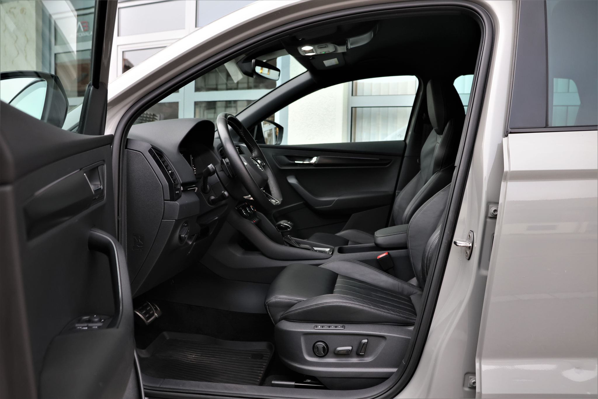 listing desktop thumbnail image 8