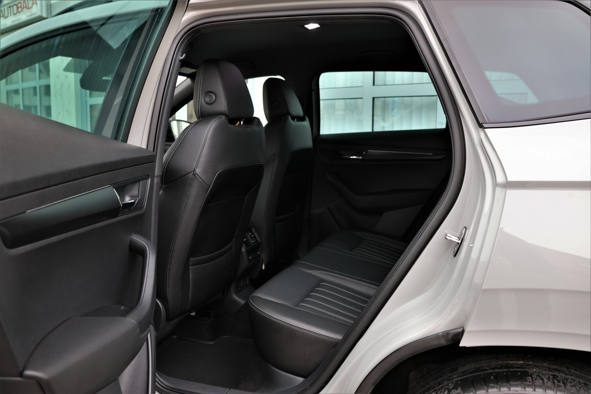 listing desktop thumbnail image 11