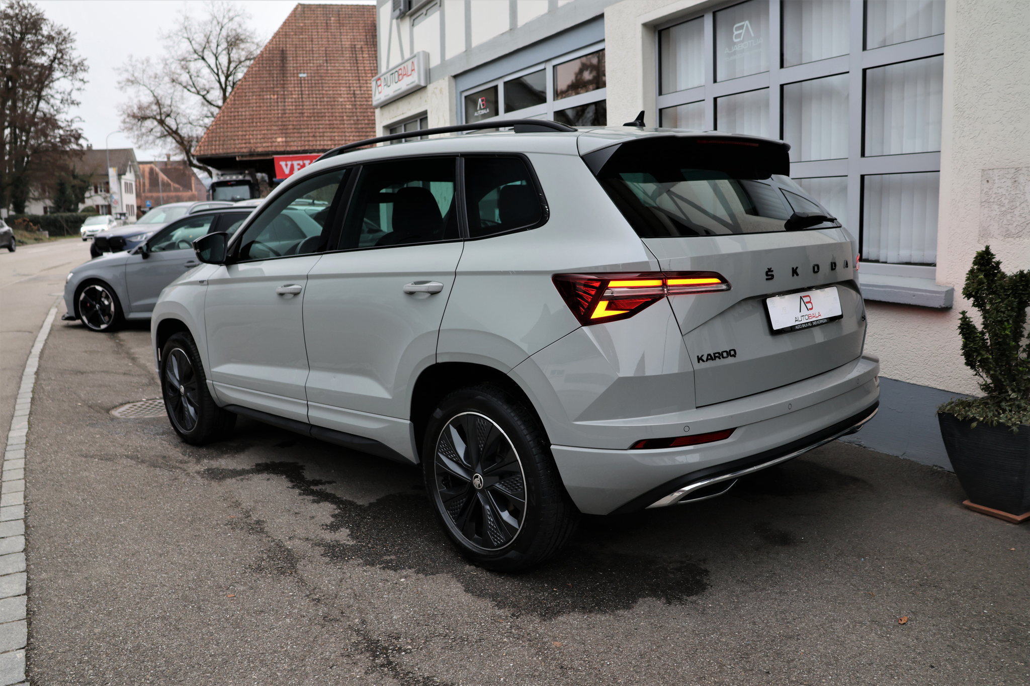 listing desktop thumbnail image 5