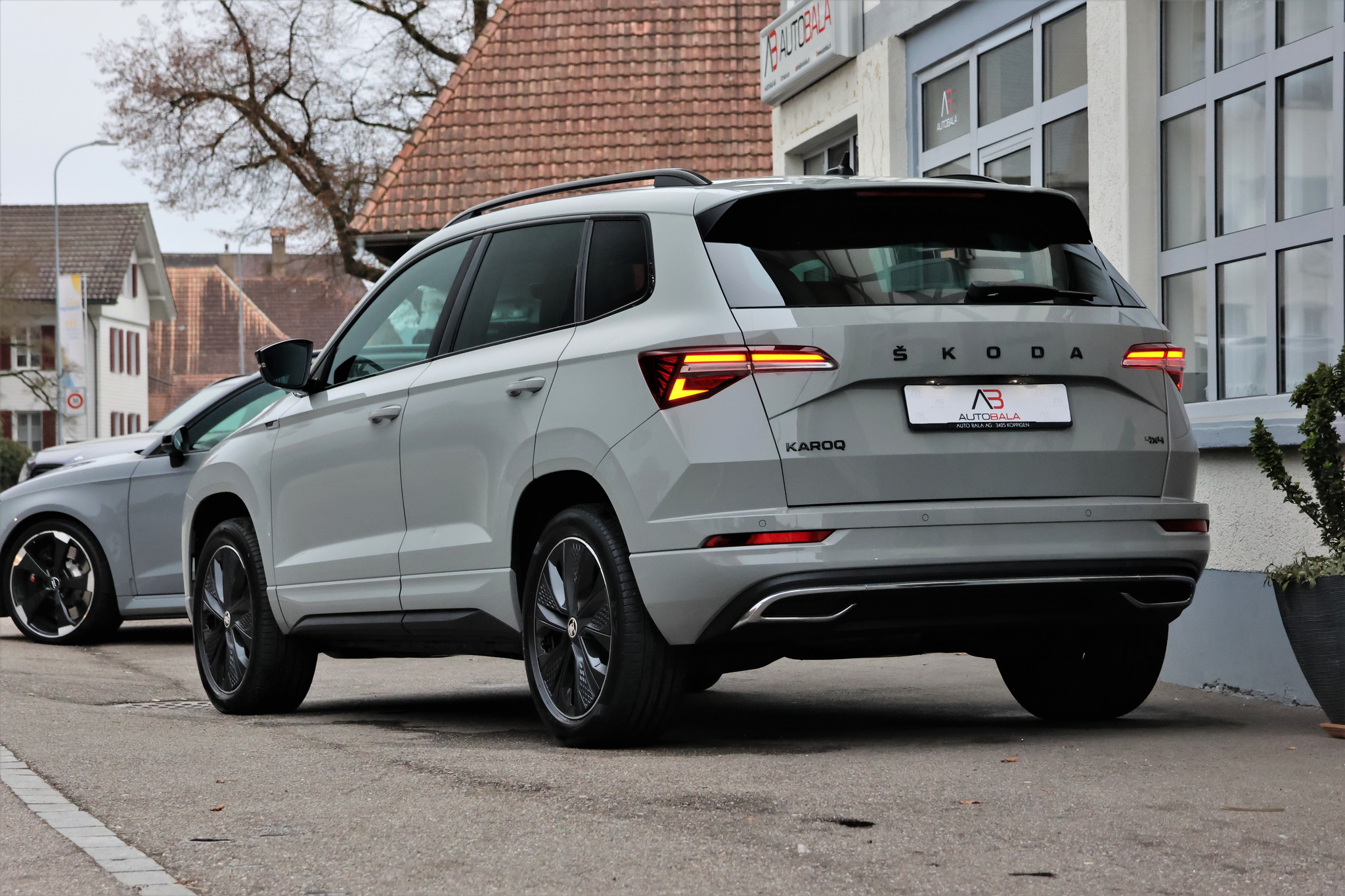 listing desktop thumbnail image 2