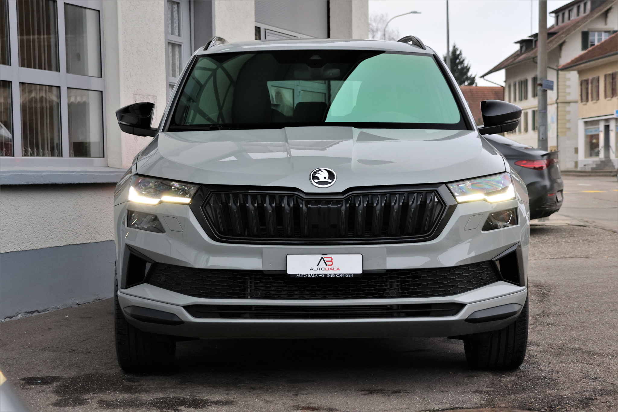 listing desktop thumbnail image 1