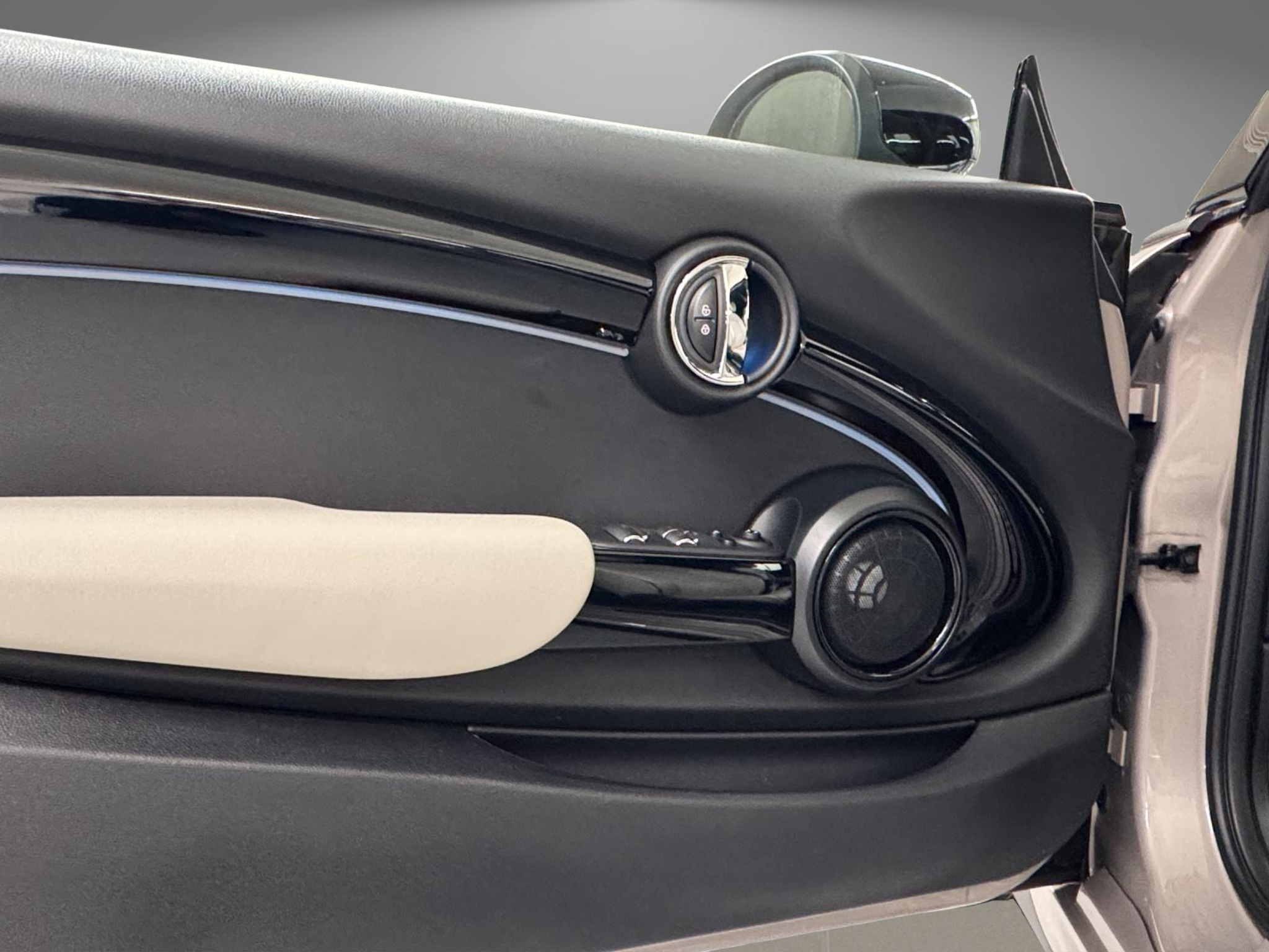 listing desktop thumbnail image 12