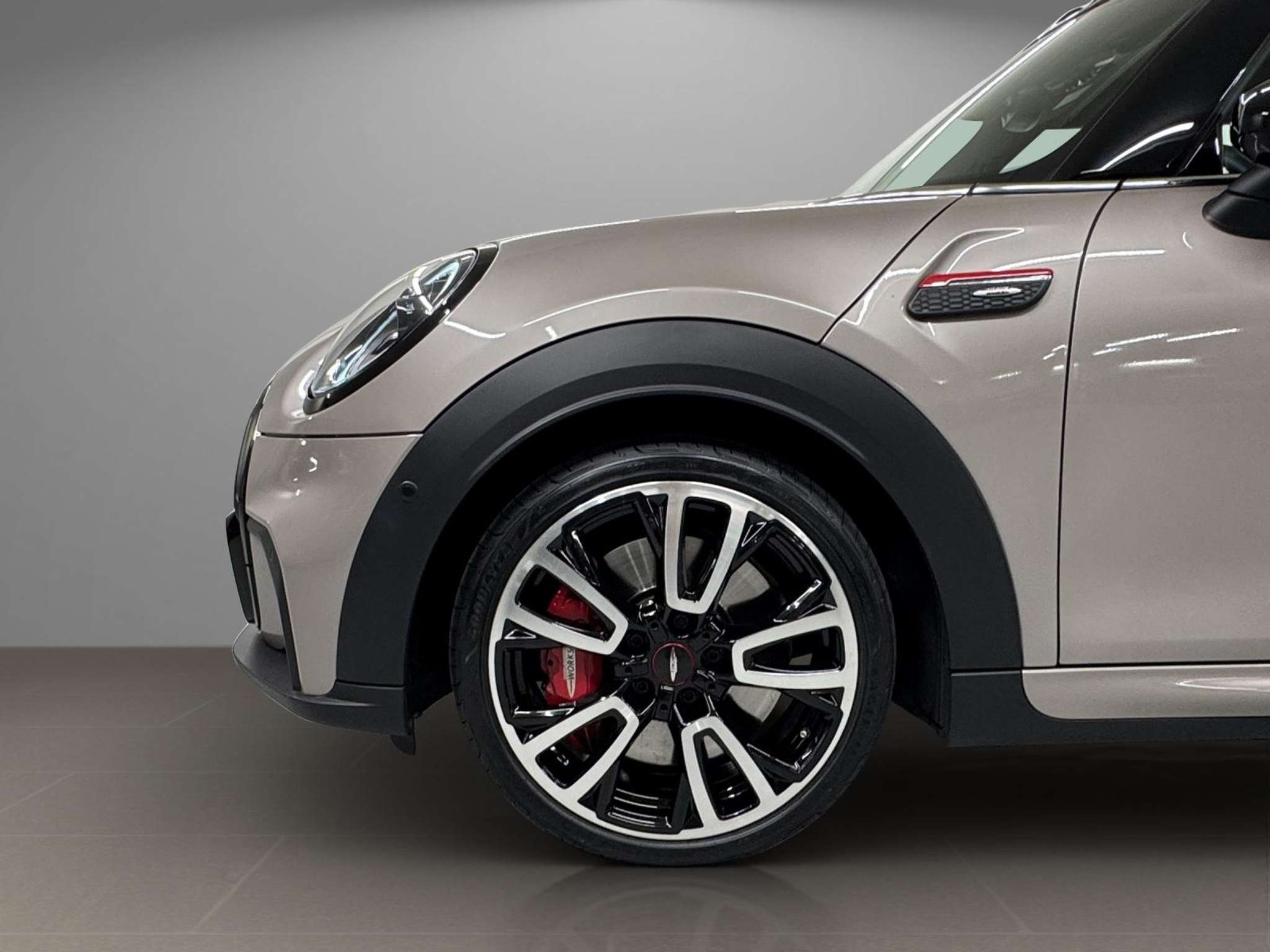 listing desktop thumbnail image 8