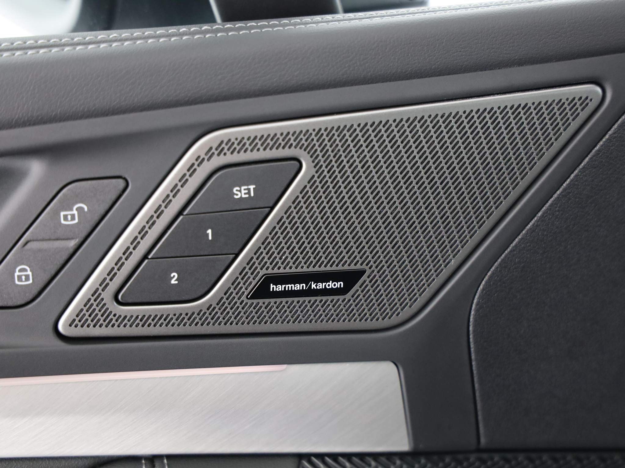 listing desktop thumbnail image 9