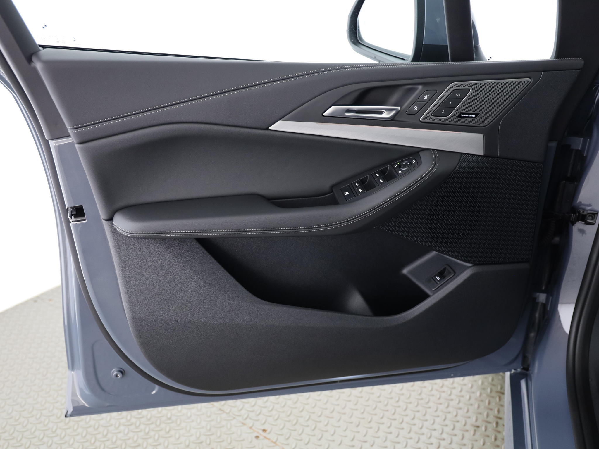 listing desktop thumbnail image 8