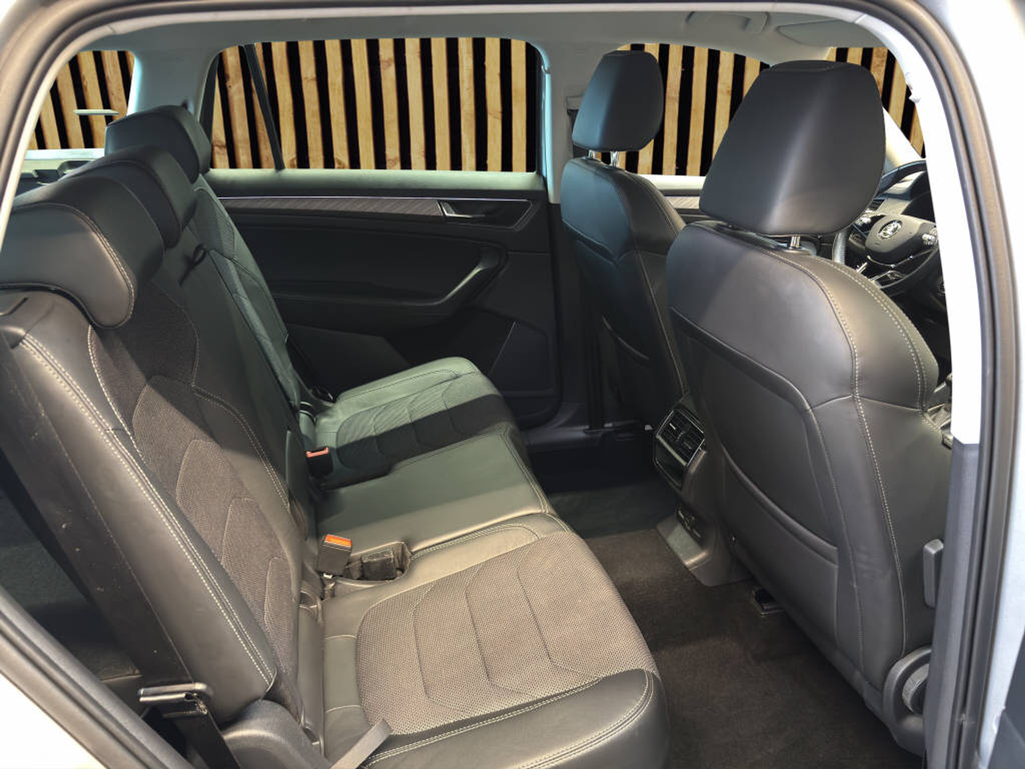 listing desktop thumbnail image 5