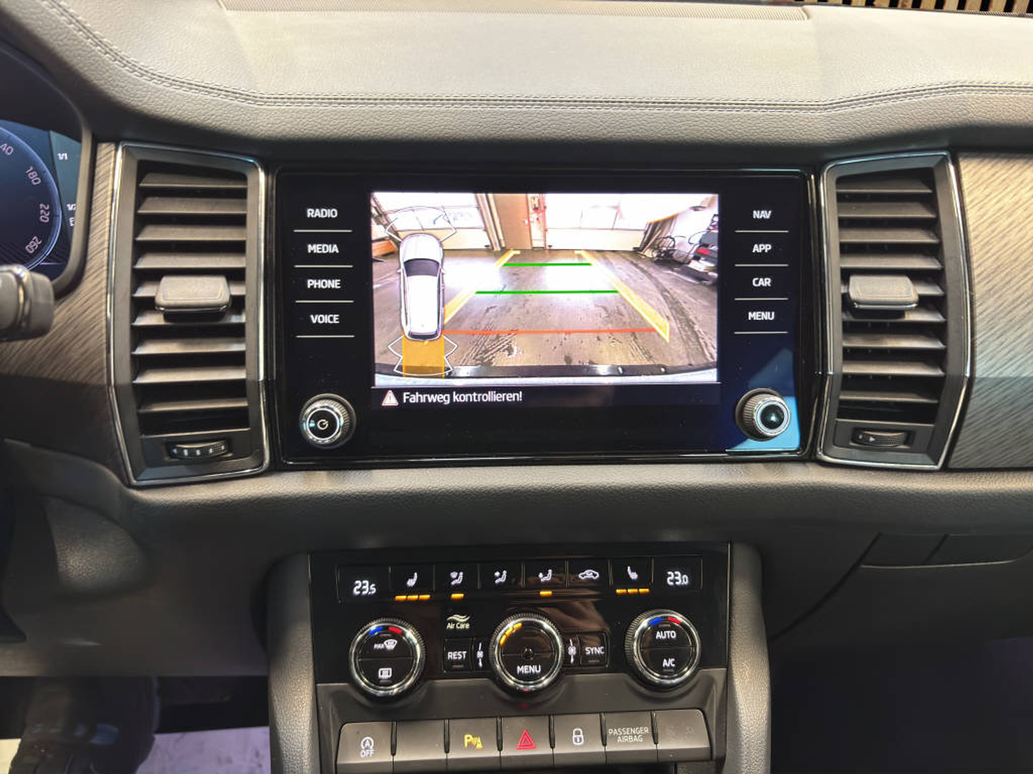 listing desktop thumbnail image 10