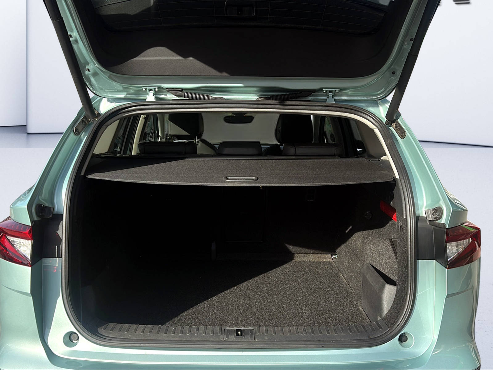 listing desktop thumbnail image 8