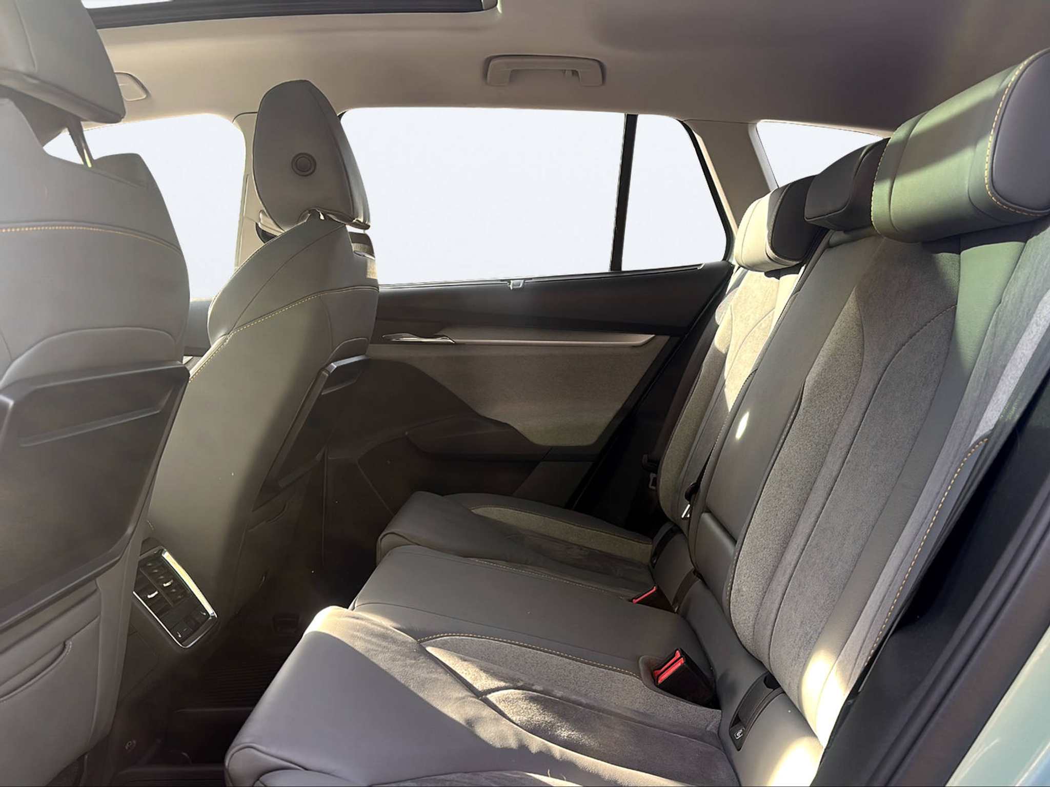 listing desktop thumbnail image 13