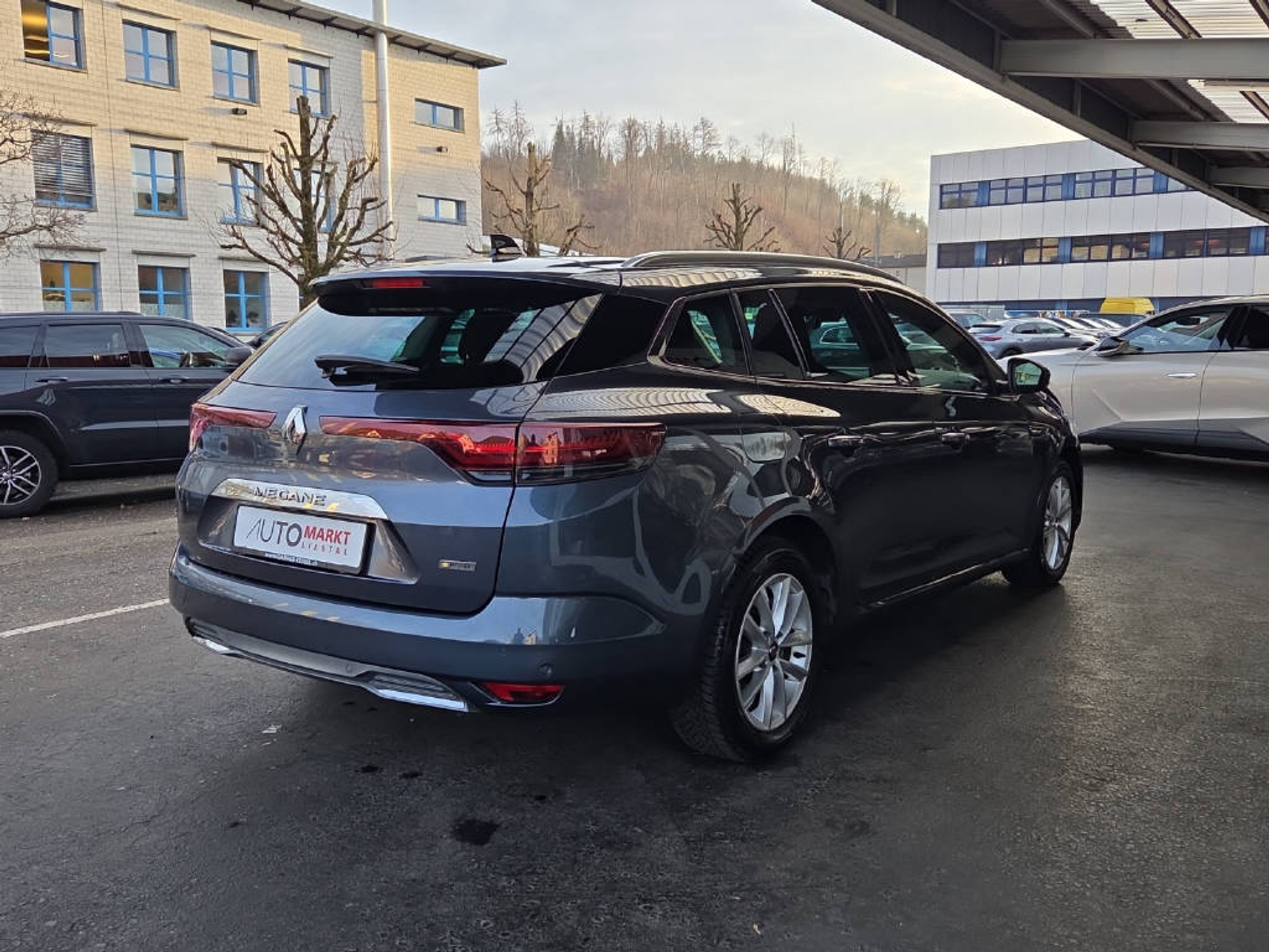 listing desktop thumbnail image 7