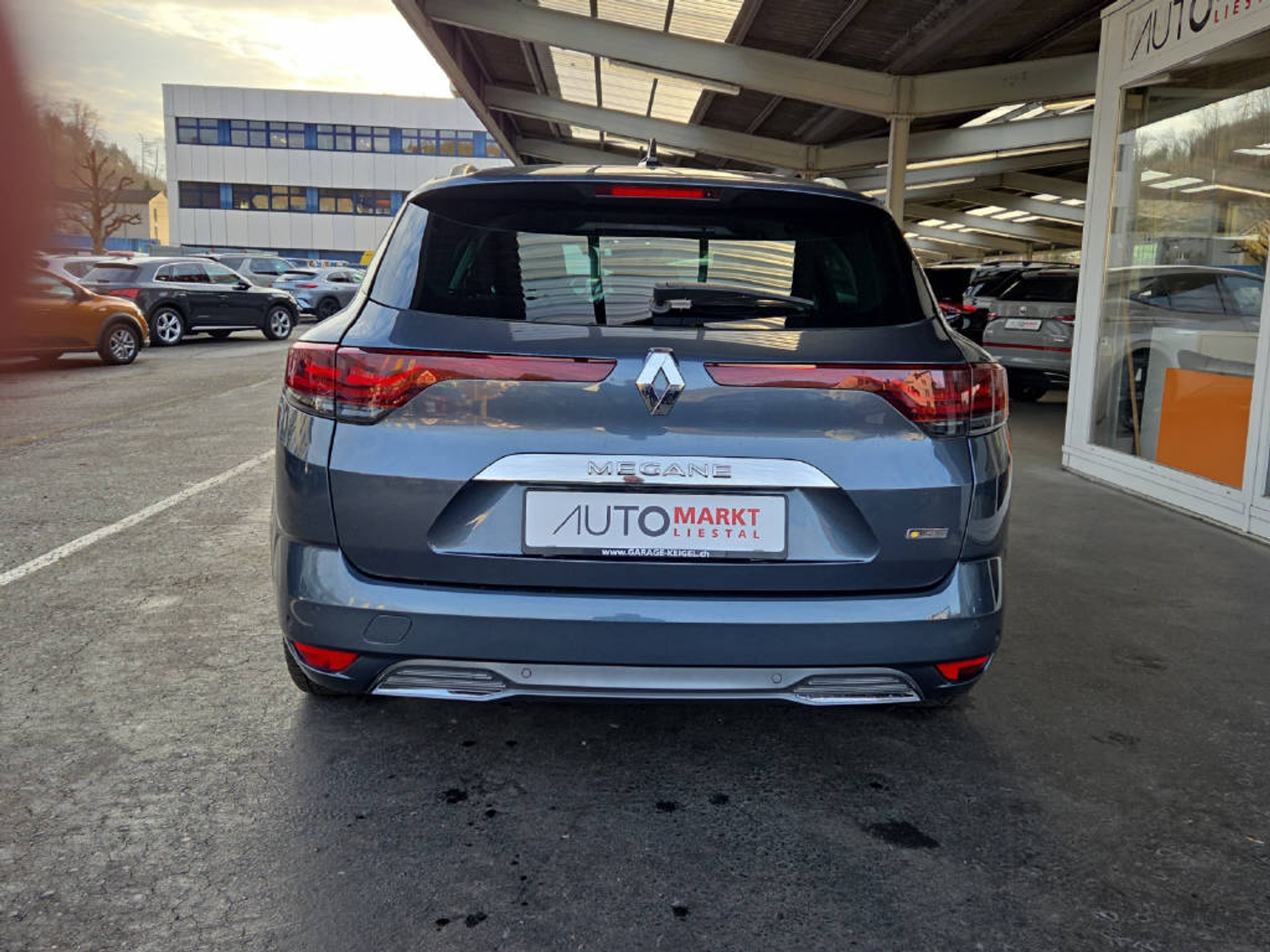 listing desktop thumbnail image 6