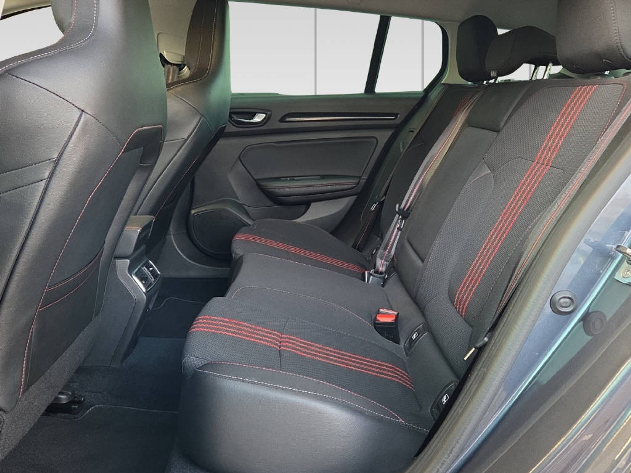 listing desktop thumbnail image 11