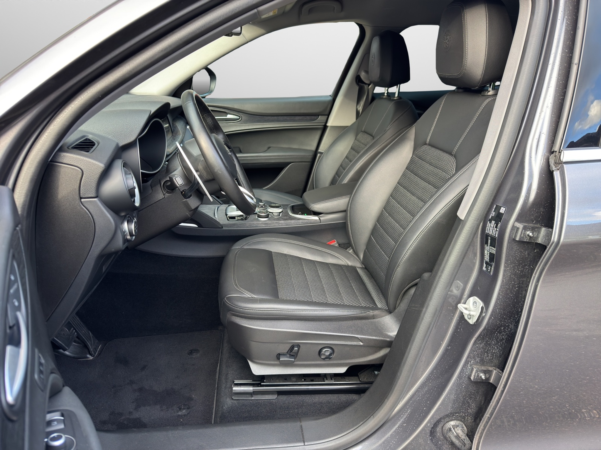 listing desktop thumbnail image 4