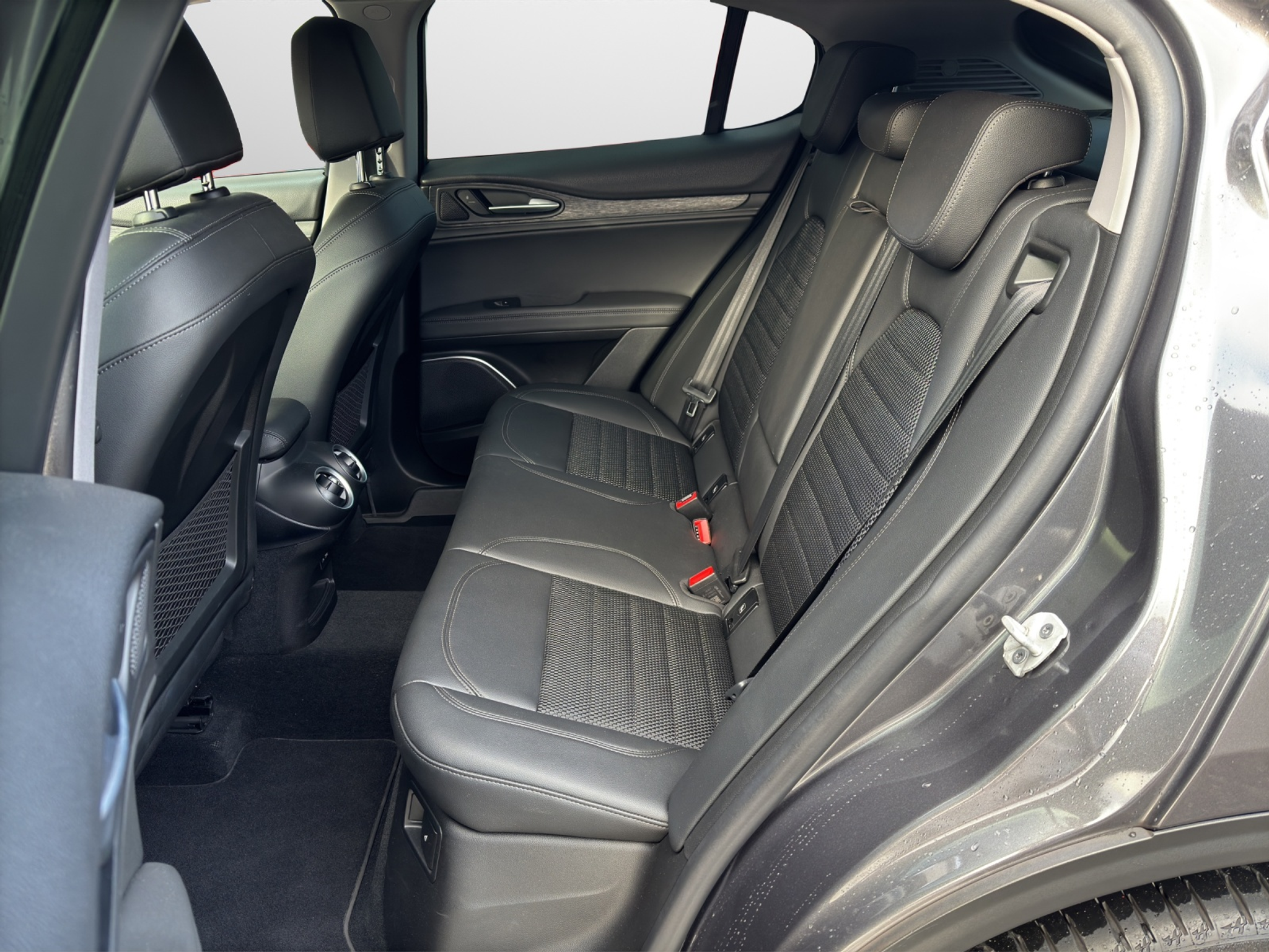 listing desktop thumbnail image 8