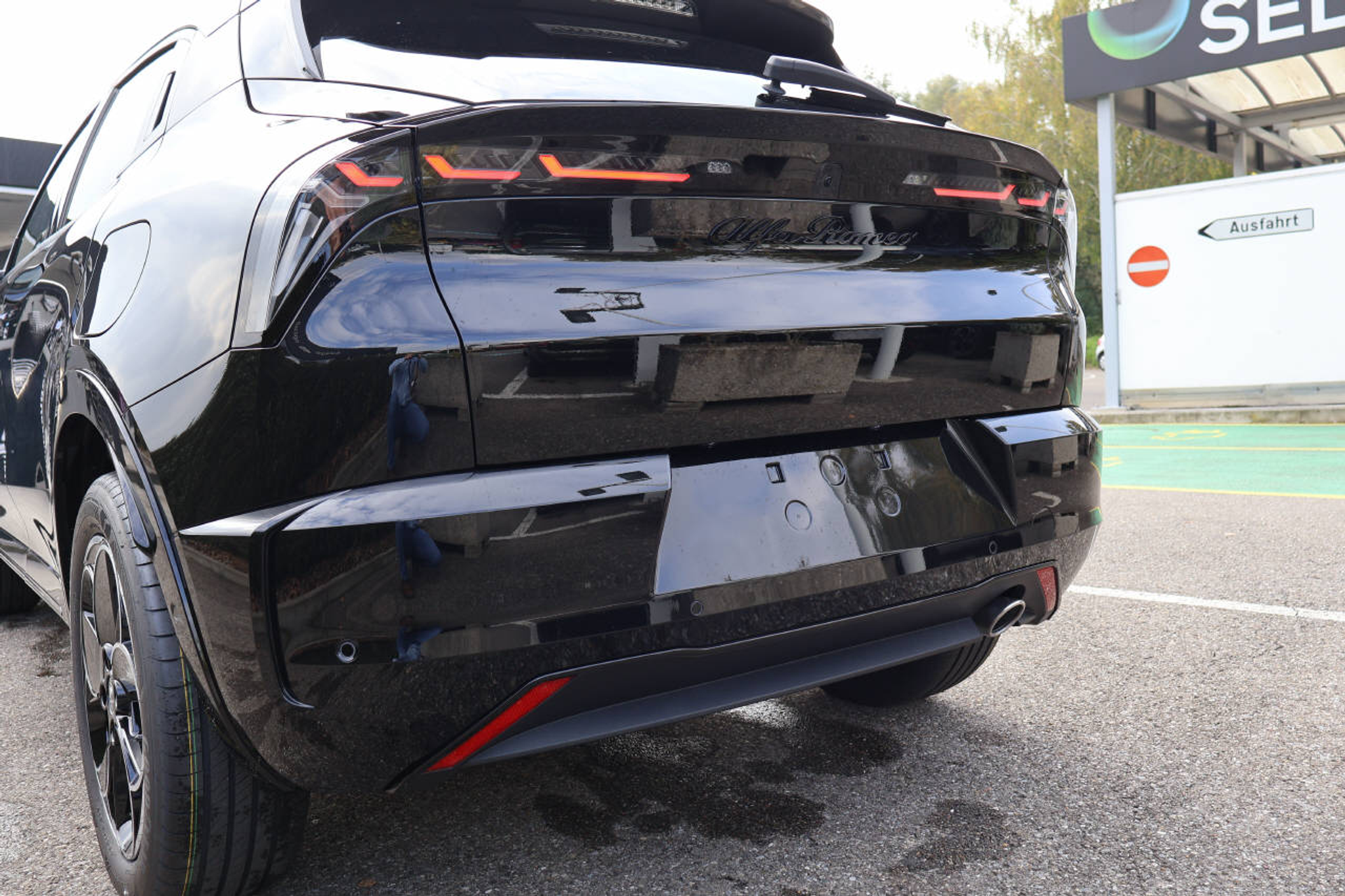 listing desktop thumbnail image 6