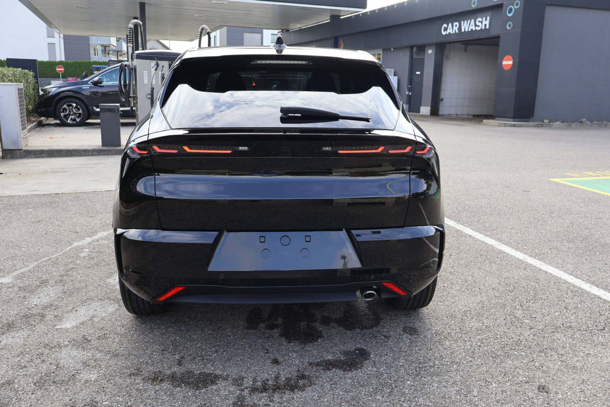 listing desktop thumbnail image 3