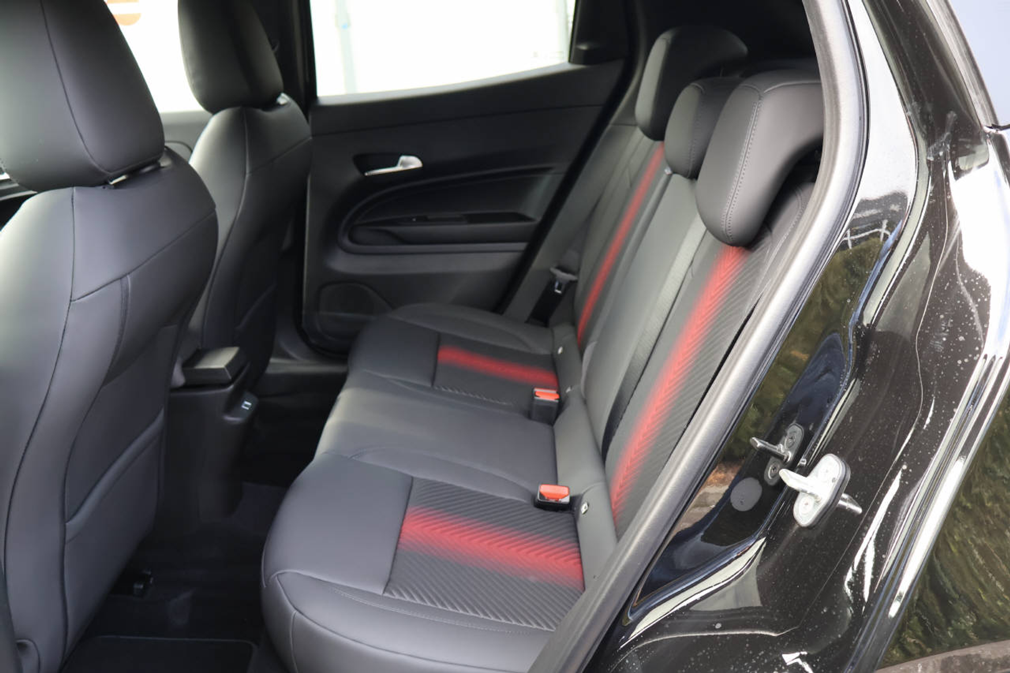 listing desktop thumbnail image 15