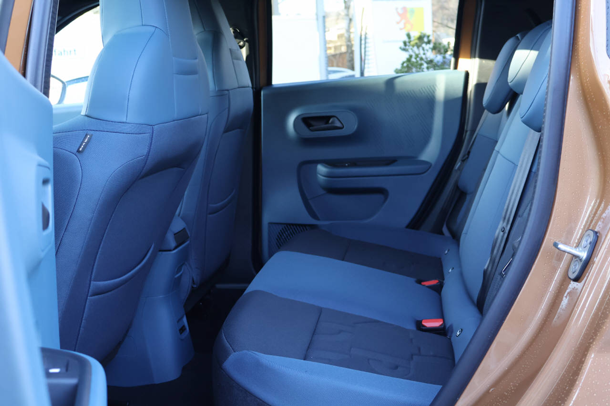 listing desktop thumbnail image 15