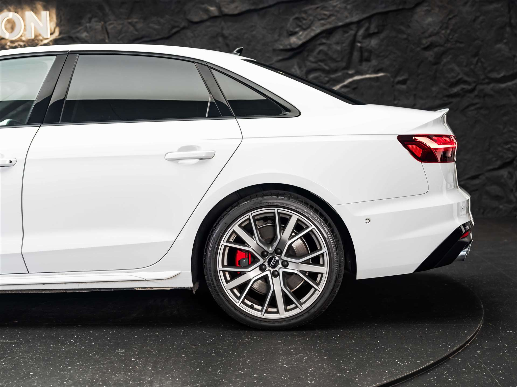 listing desktop thumbnail image 18