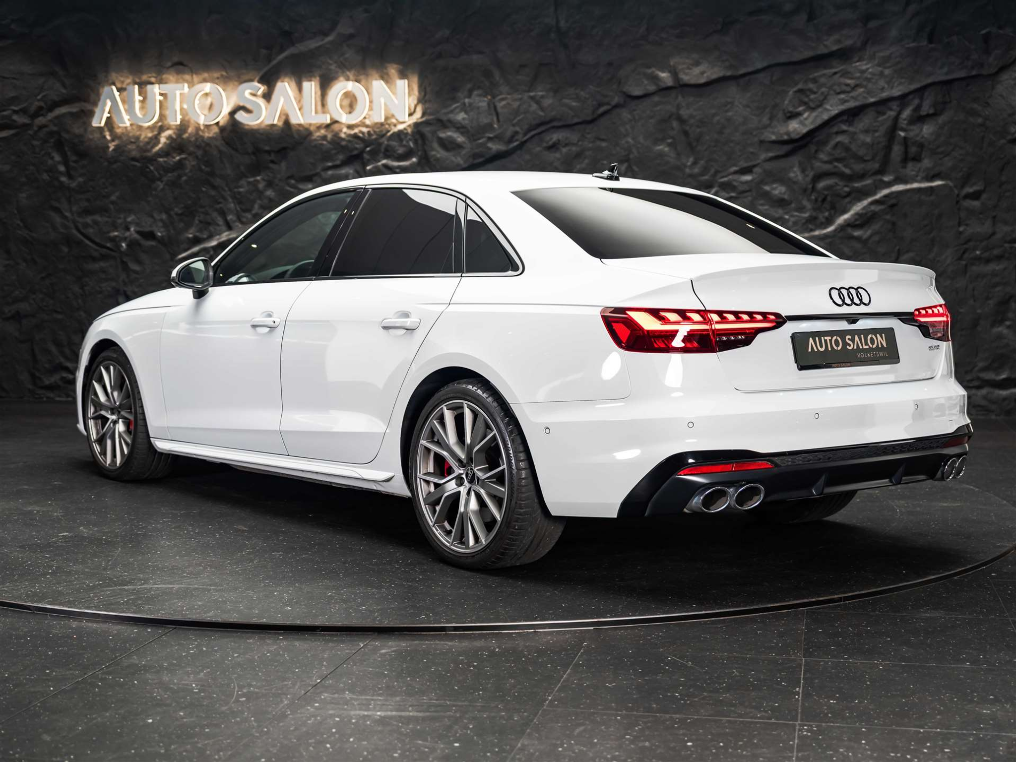 listing desktop thumbnail image 3