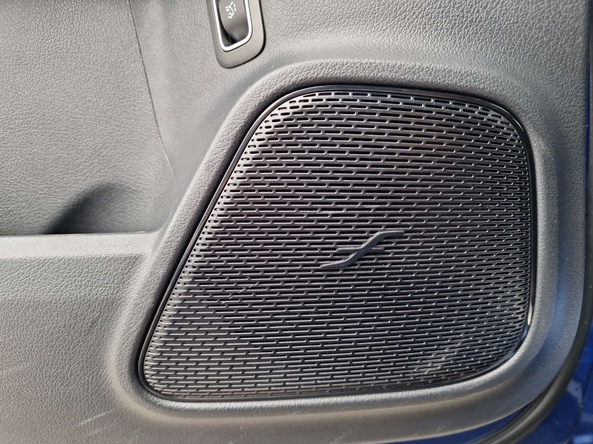 listing desktop thumbnail image 10