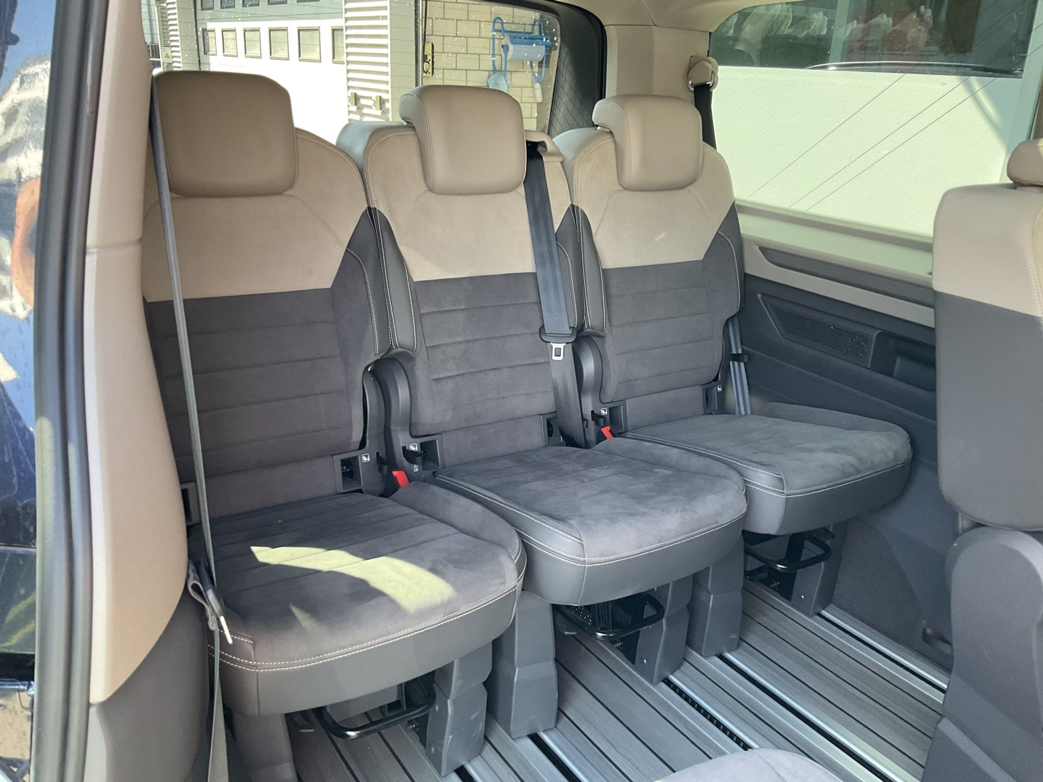 listing desktop thumbnail image 28