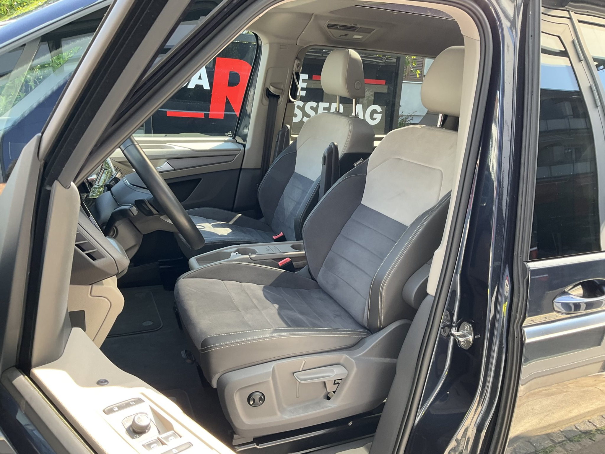 listing desktop thumbnail image 7