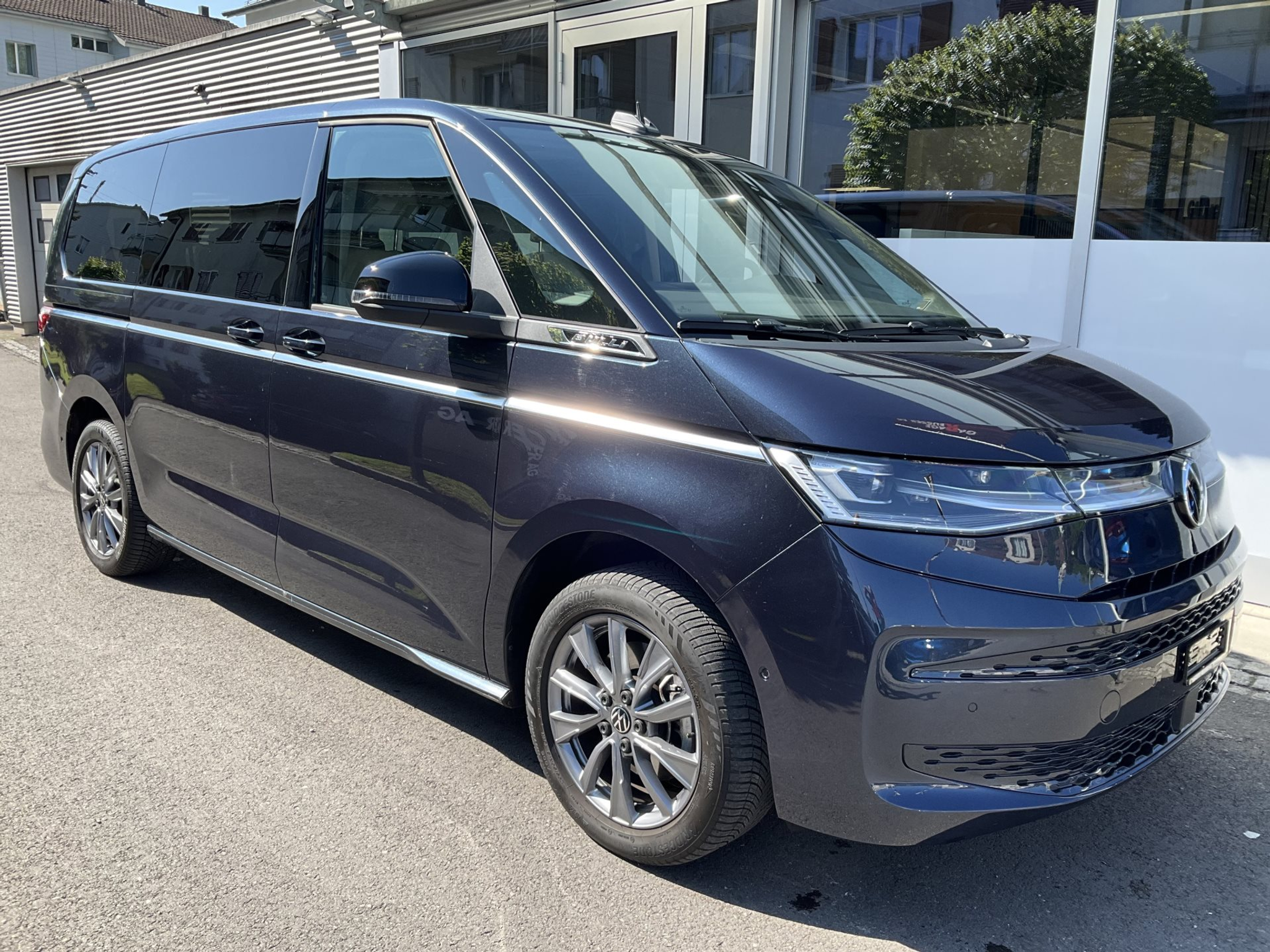 listing desktop thumbnail image 2