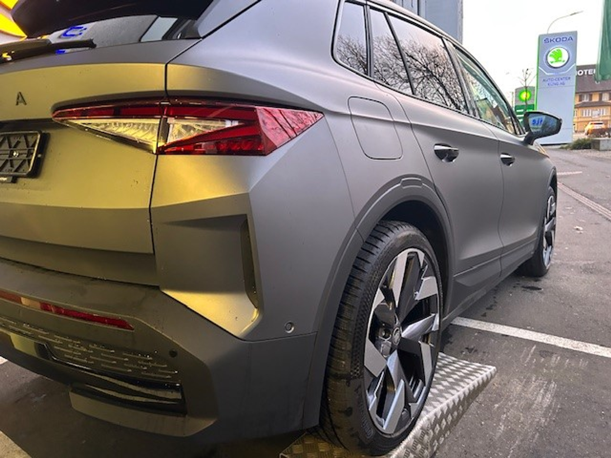 listing desktop thumbnail image 4