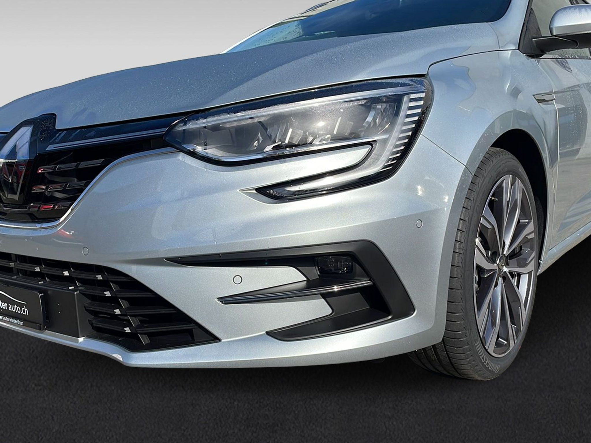 listing desktop thumbnail image 1