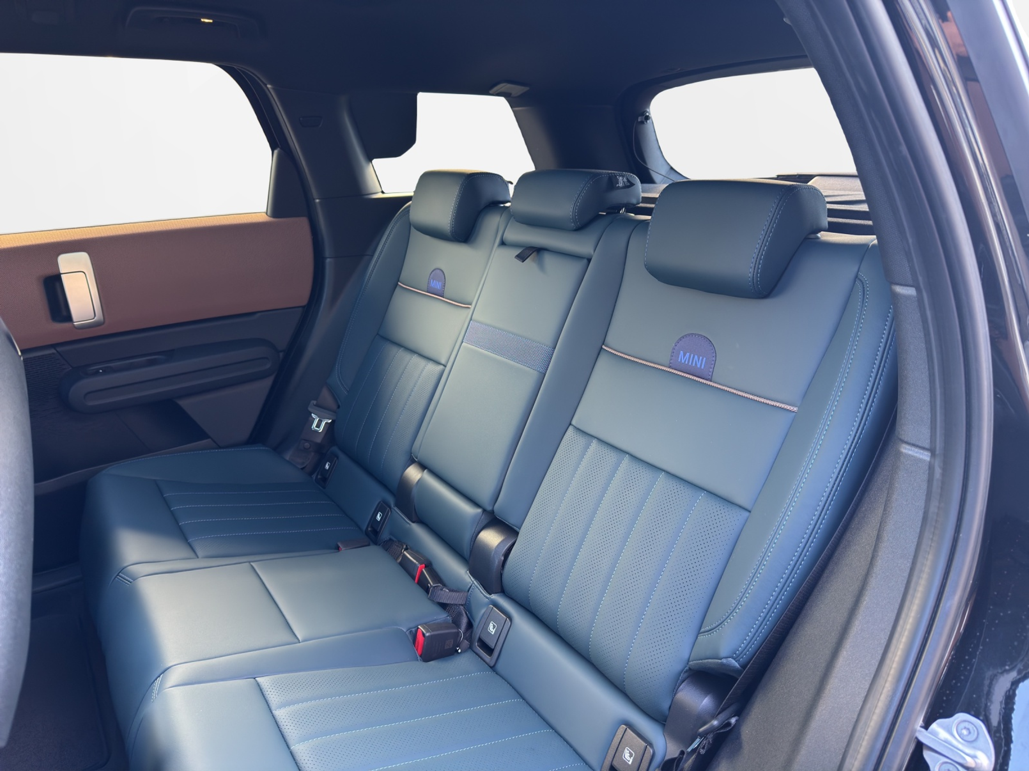 listing desktop thumbnail image 18