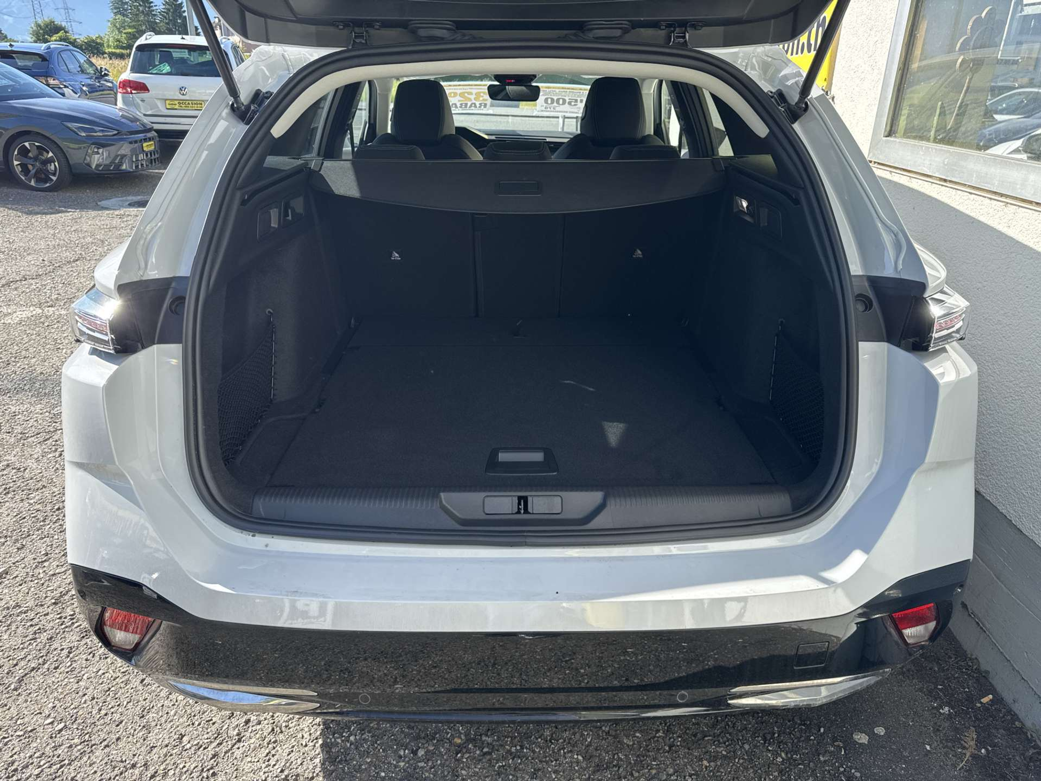 listing desktop thumbnail image 8