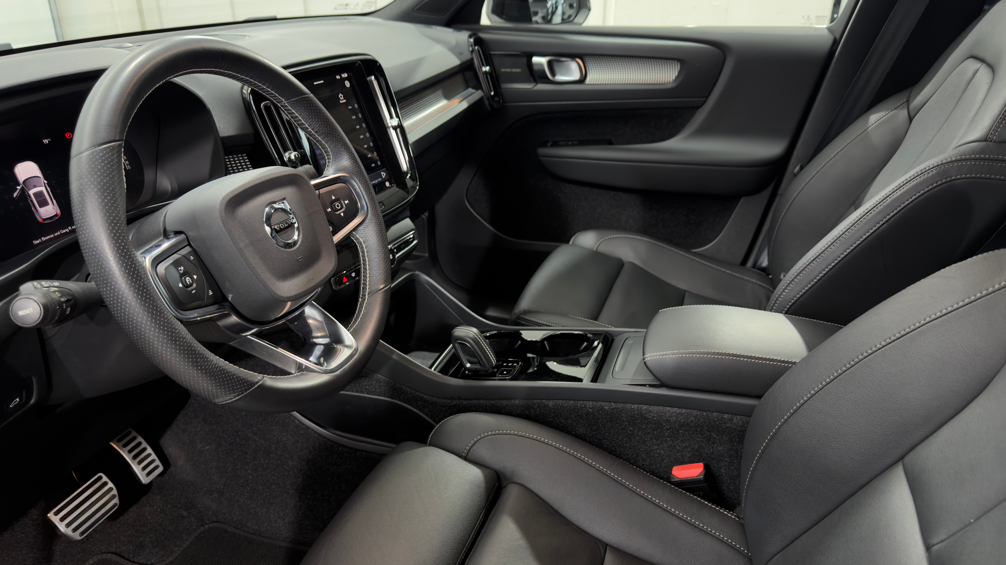 listing desktop thumbnail image 3