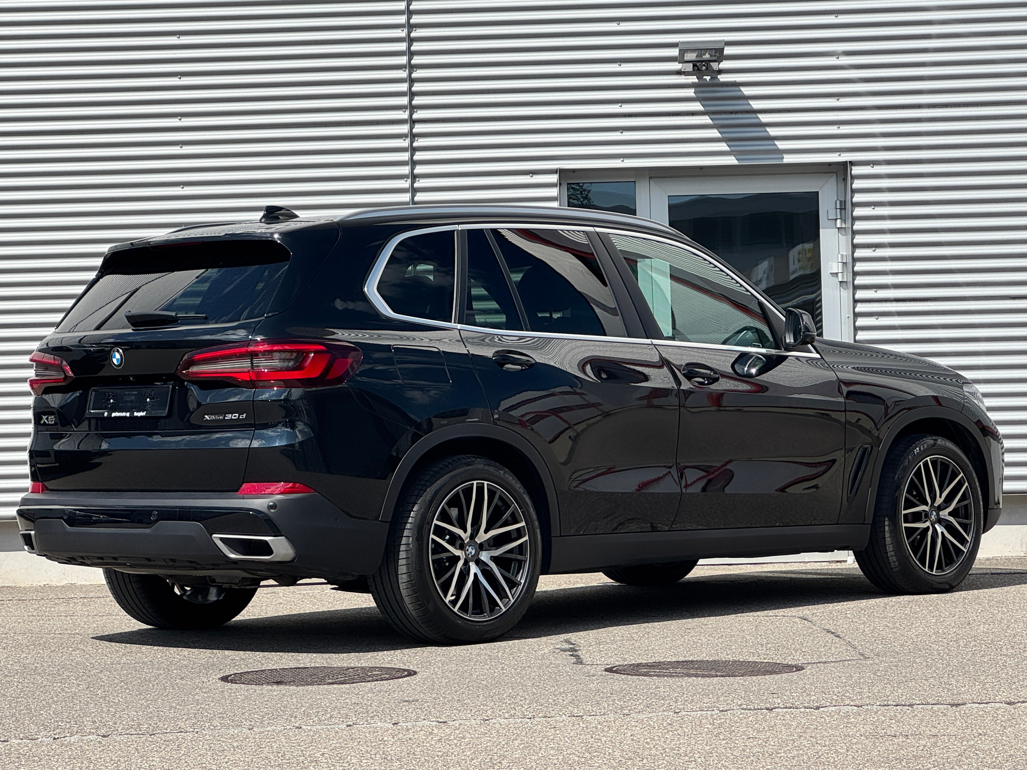 listing desktop thumbnail image 1