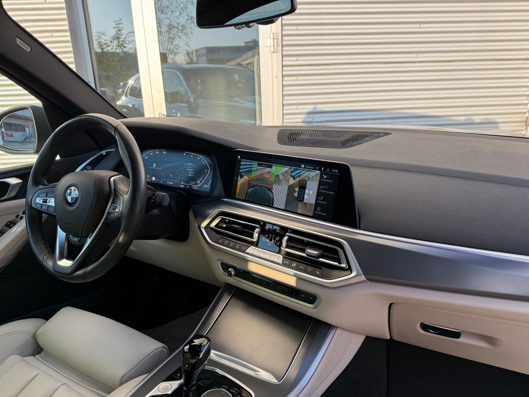 listing desktop thumbnail image 3