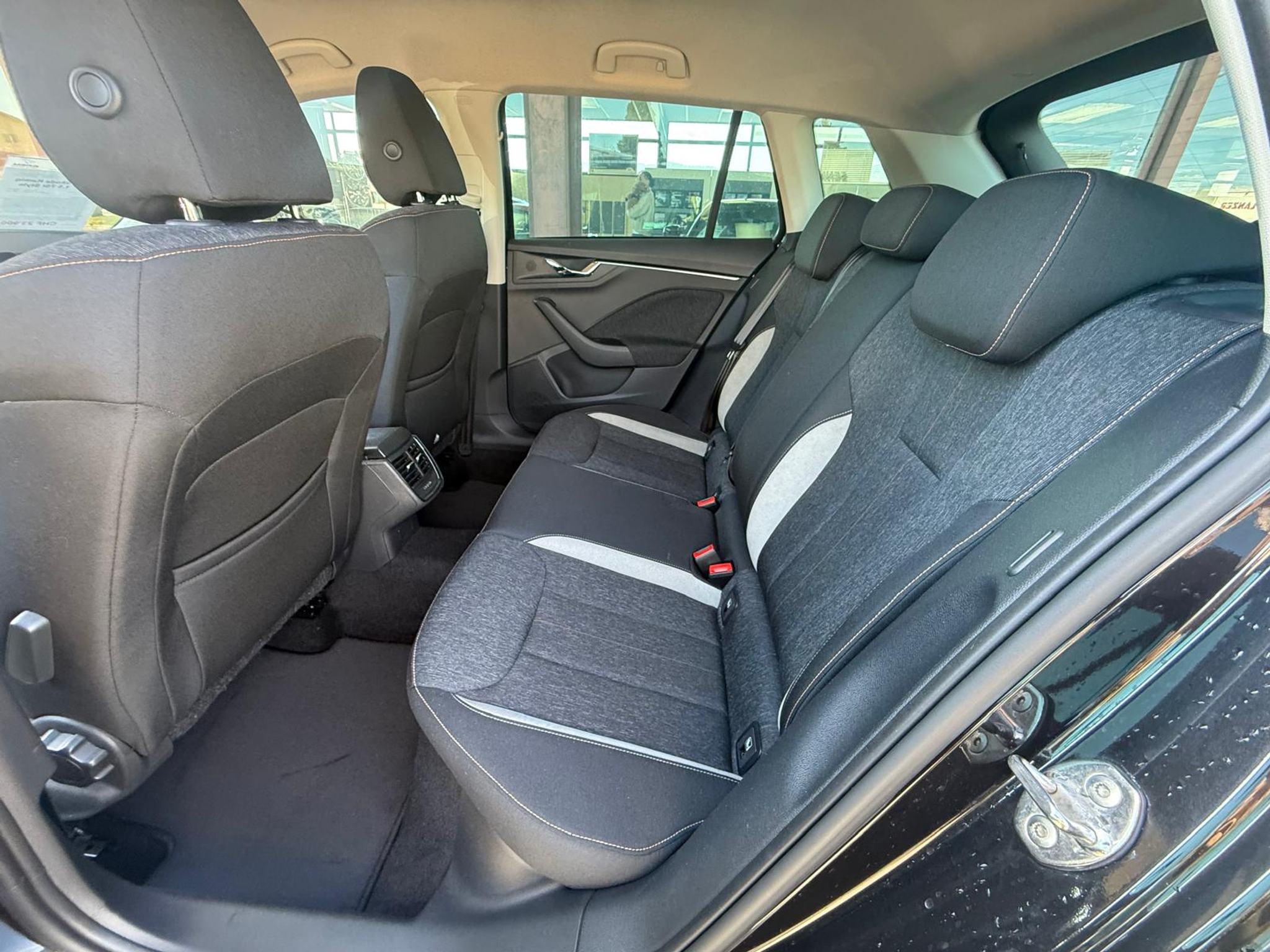 listing desktop thumbnail image 7