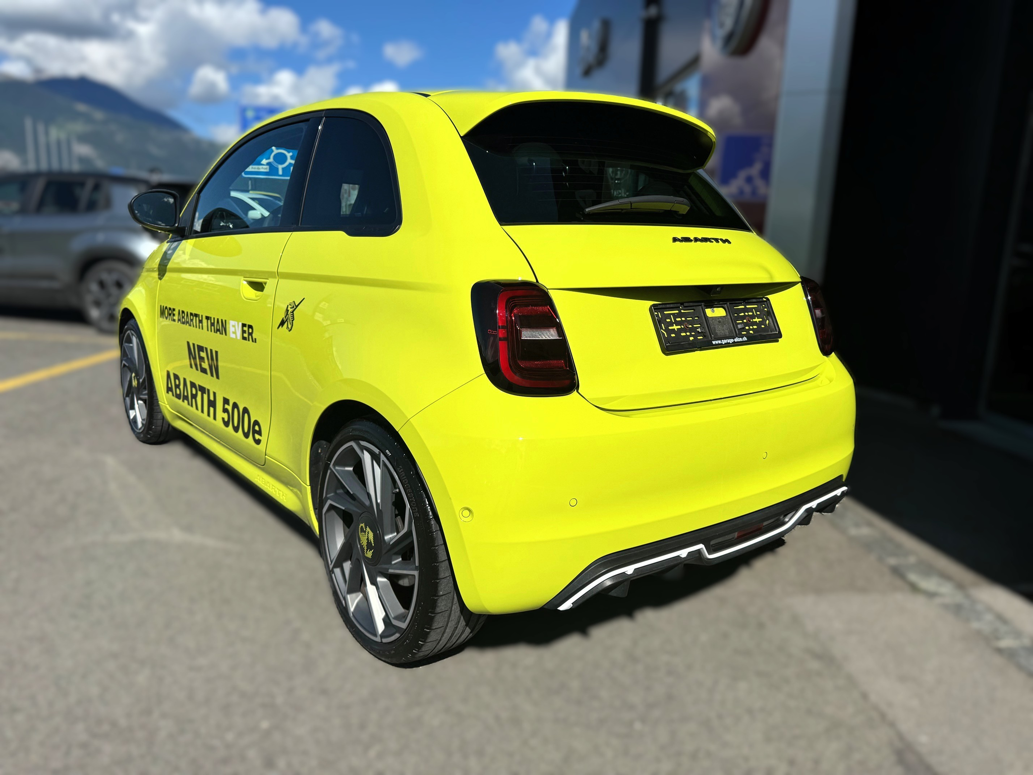 listing desktop thumbnail image 3