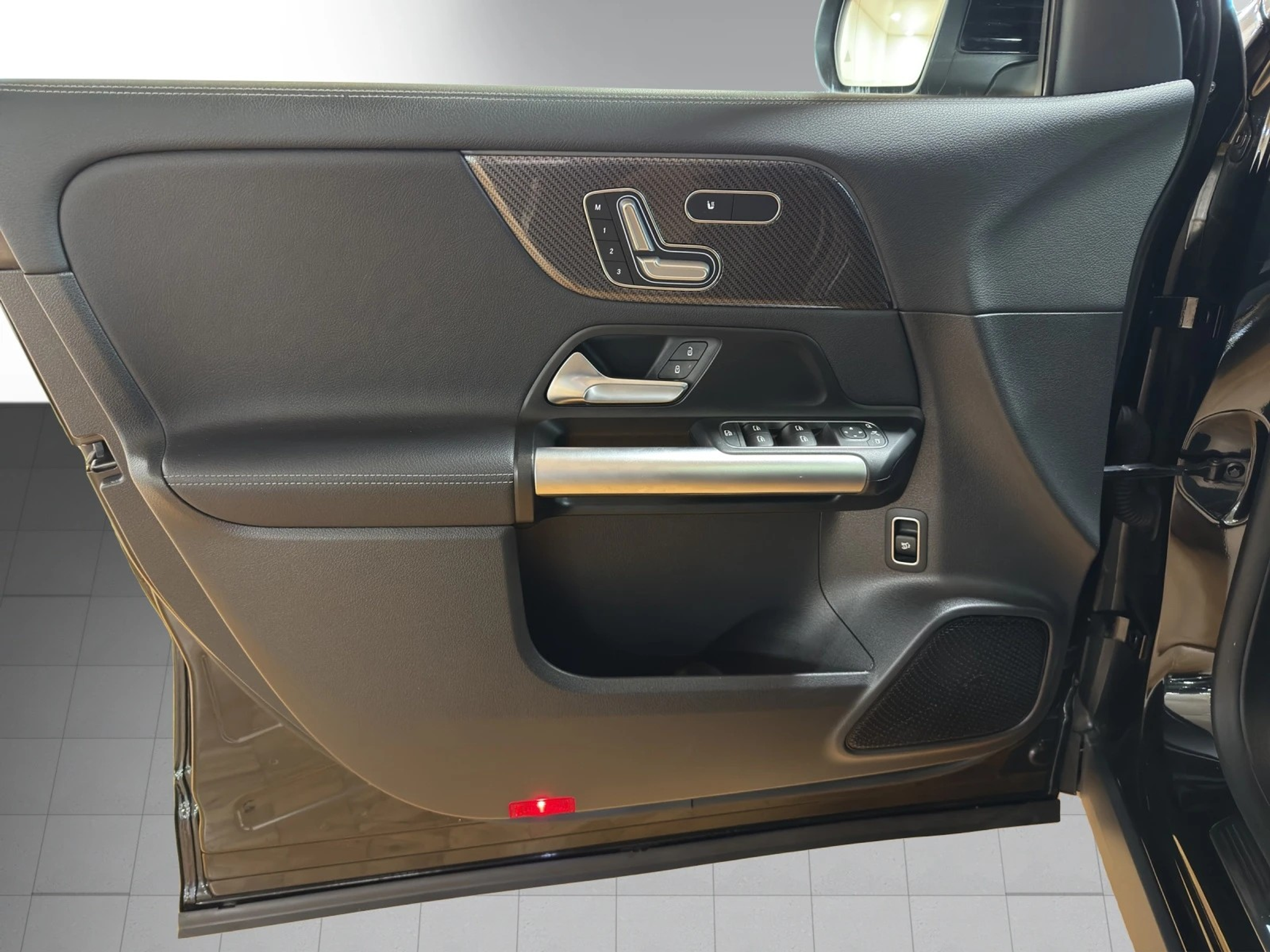 listing desktop thumbnail image 5