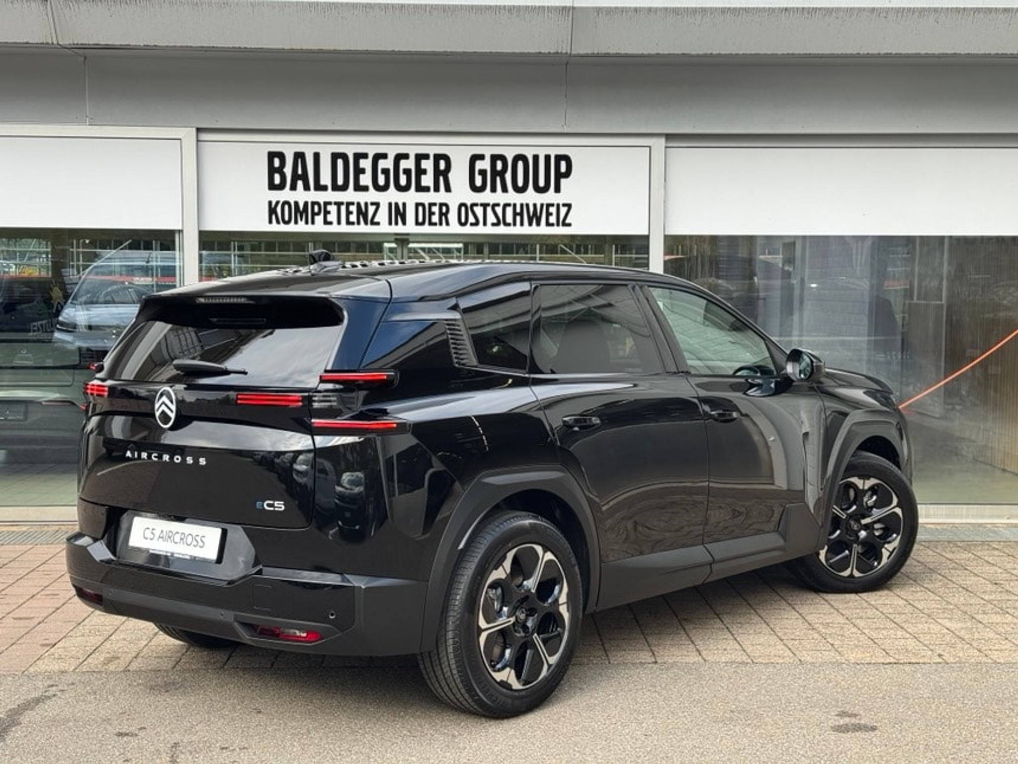 listing desktop thumbnail image 1