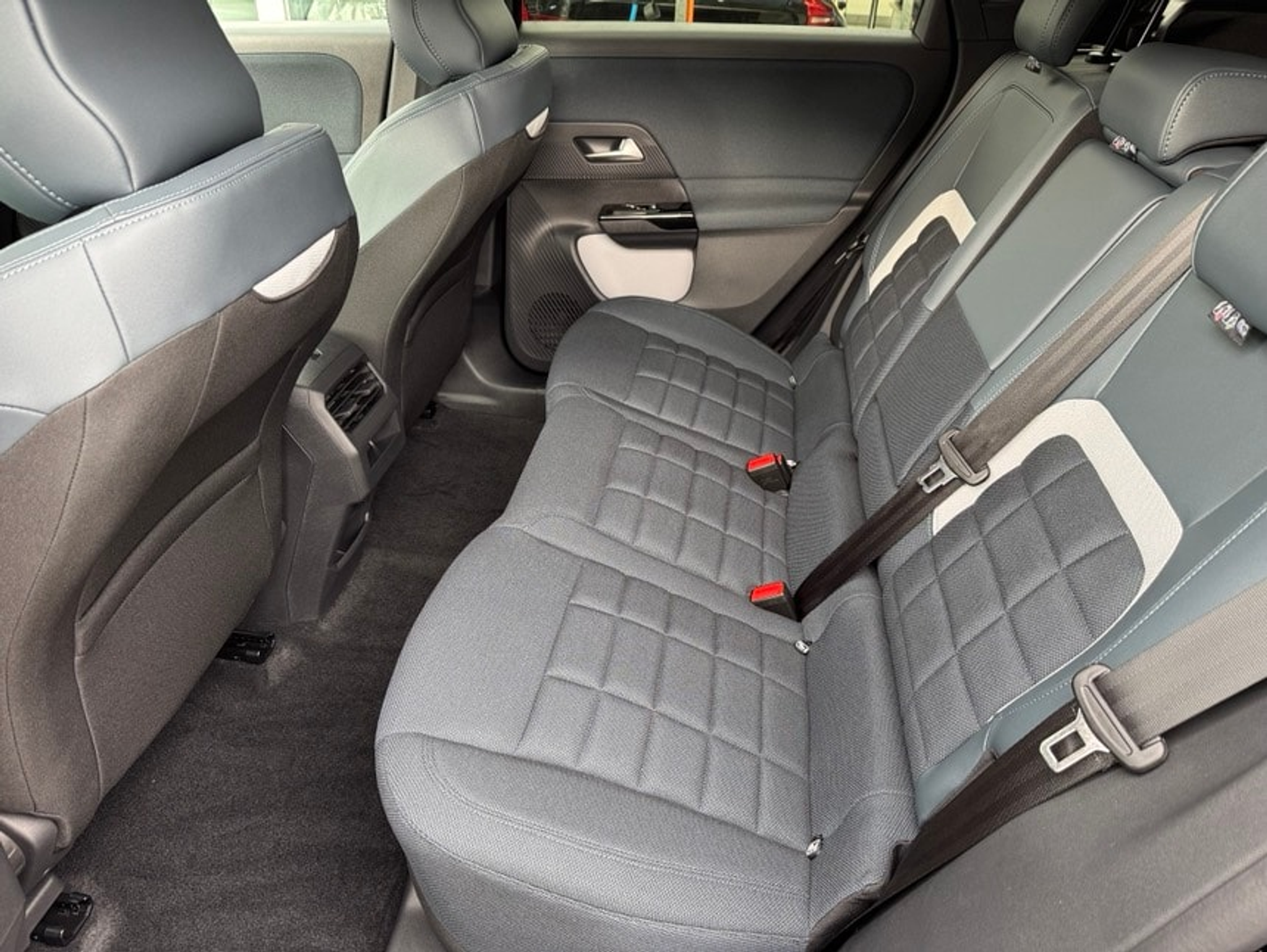 listing desktop thumbnail image 3