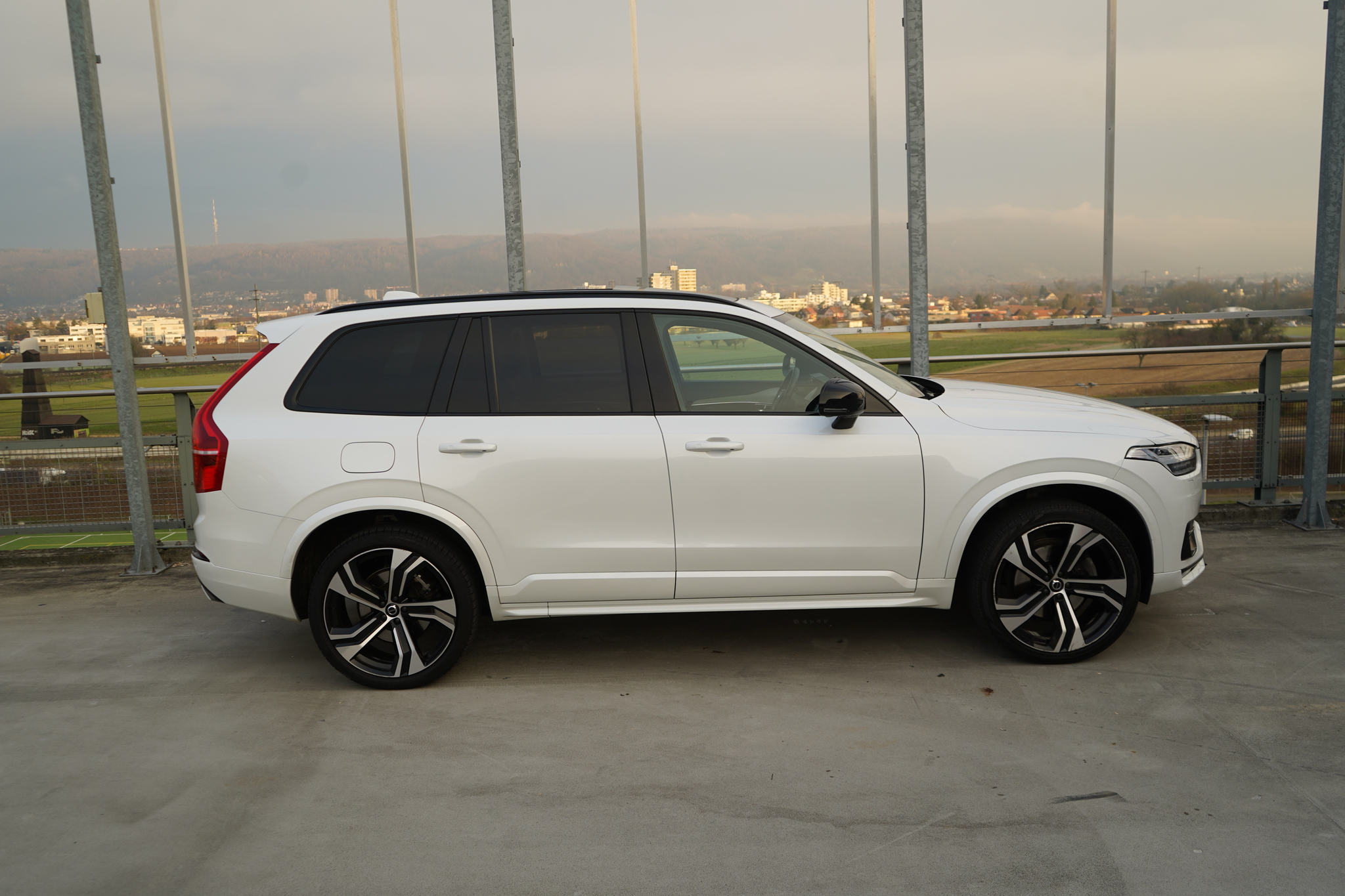 listing desktop thumbnail image 4