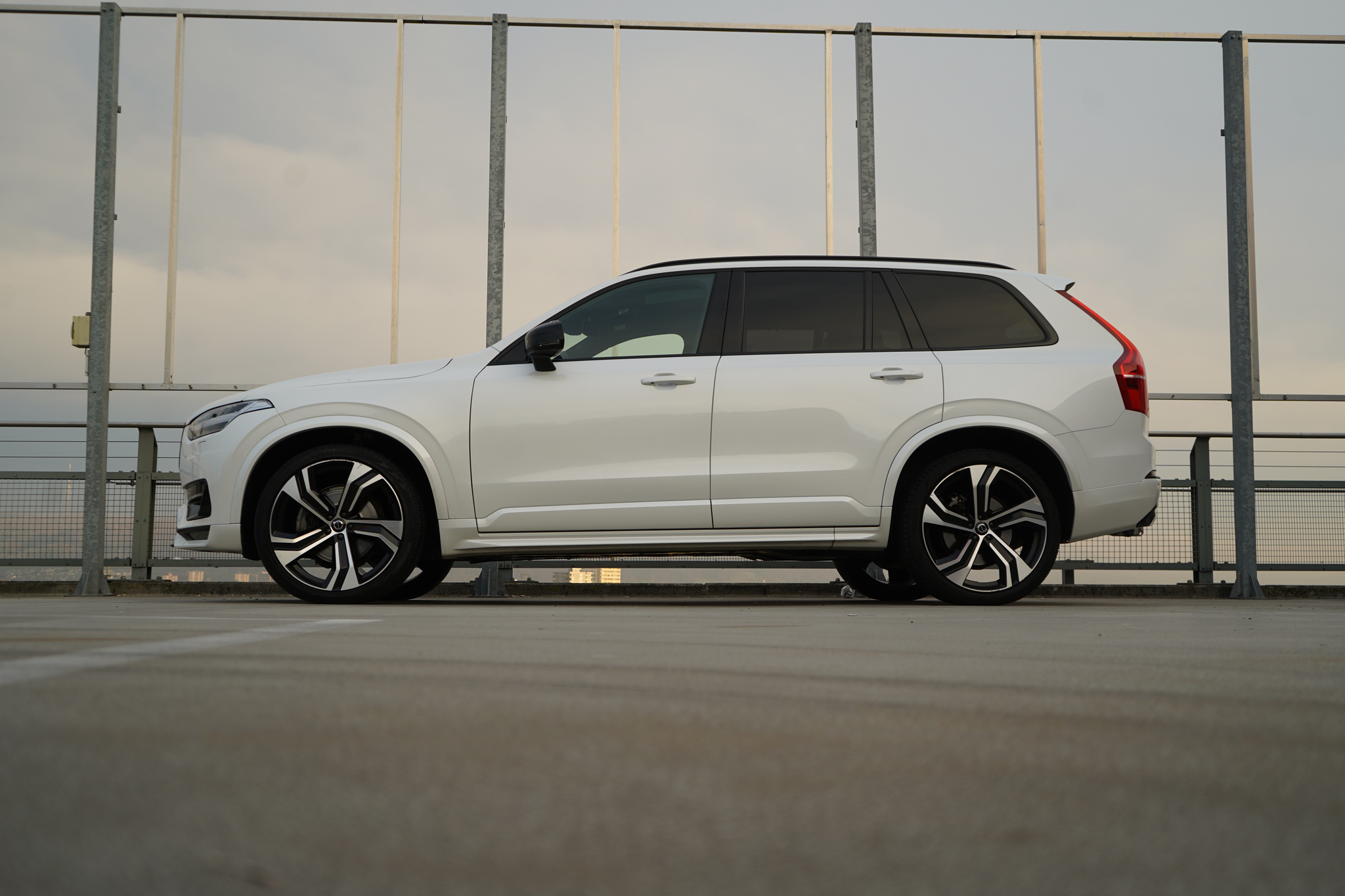 listing desktop thumbnail image 1