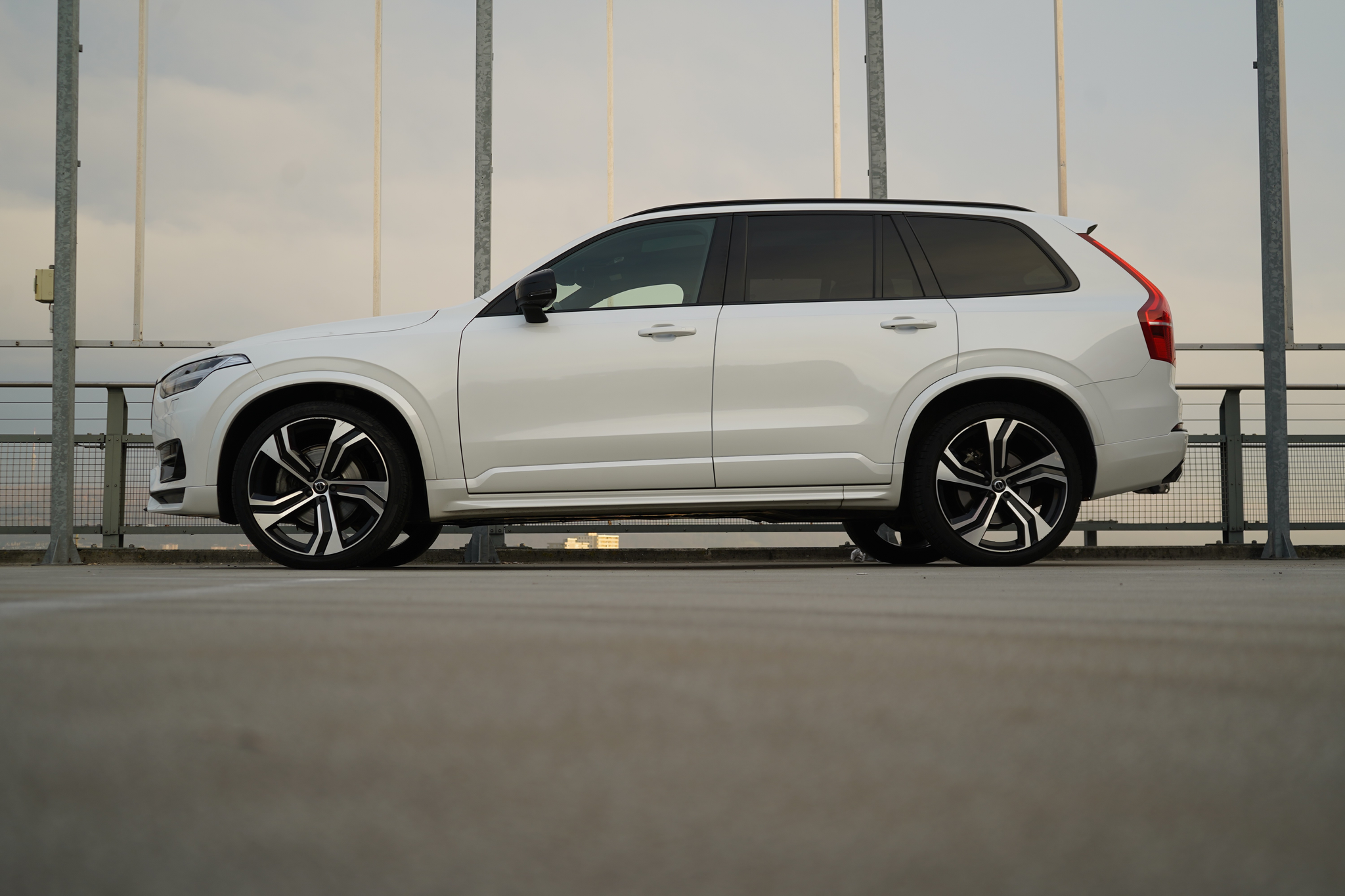 listing desktop thumbnail image 3