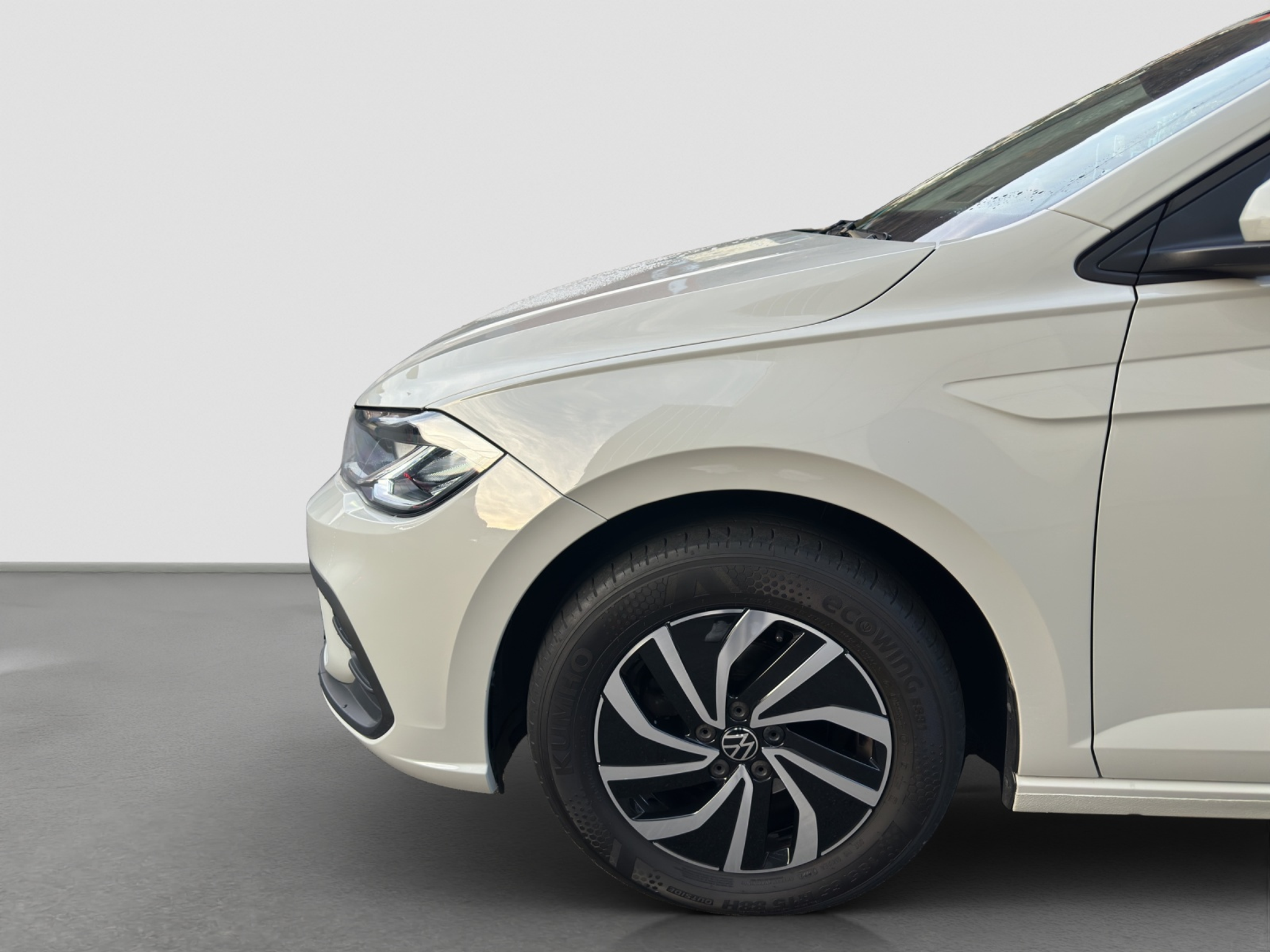 listing desktop thumbnail image 4