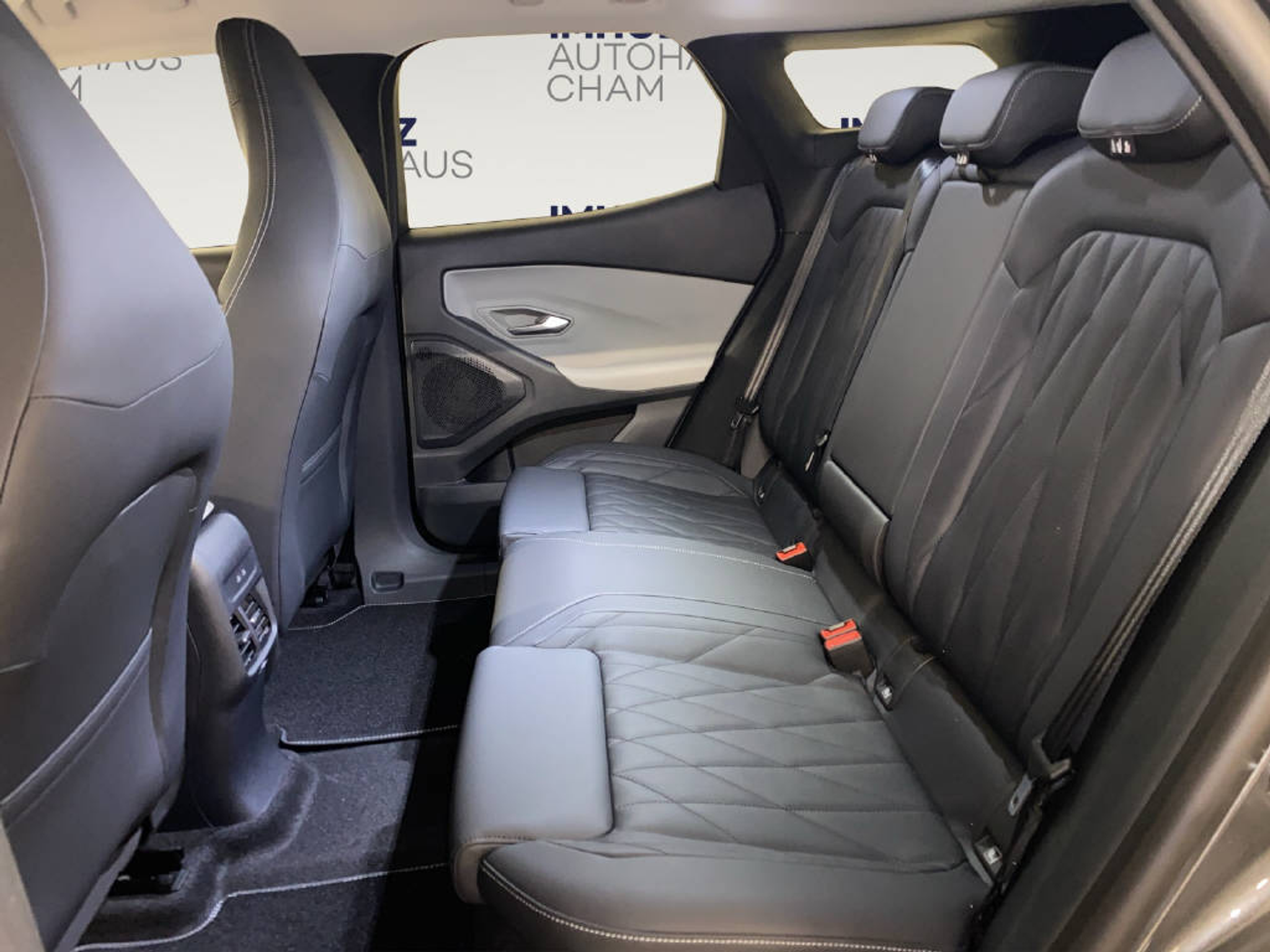 listing desktop thumbnail image 12