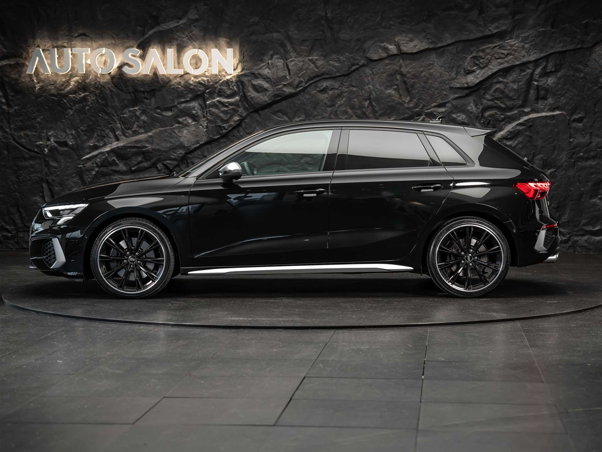 listing desktop thumbnail image 1