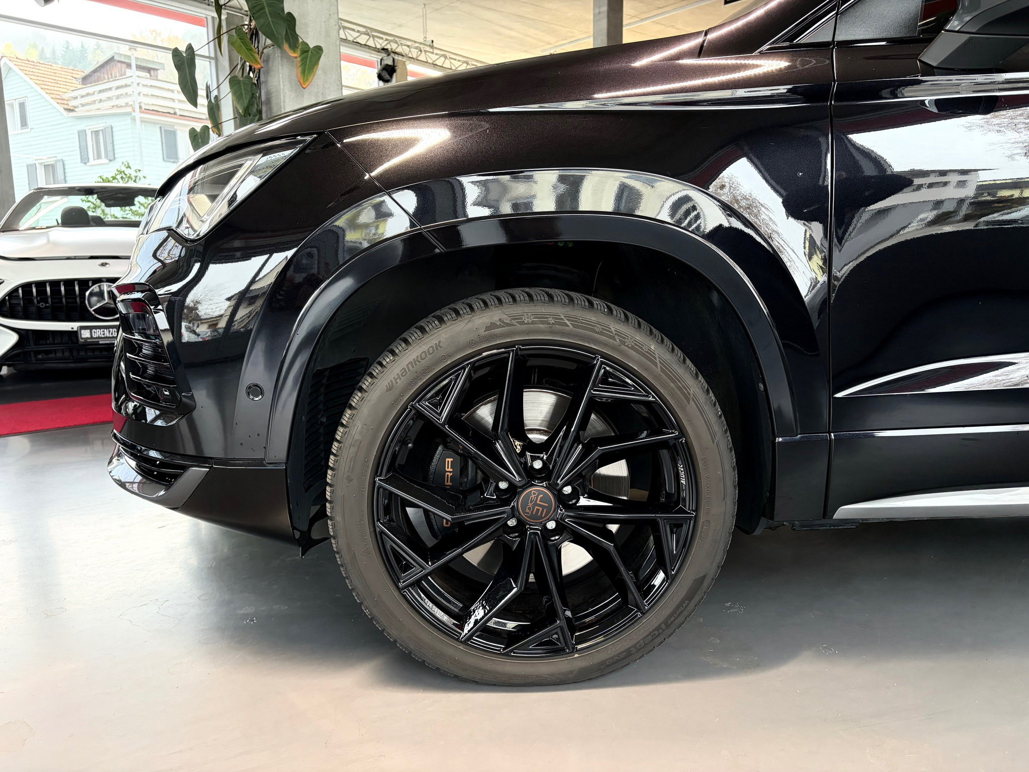 listing desktop thumbnail image 3