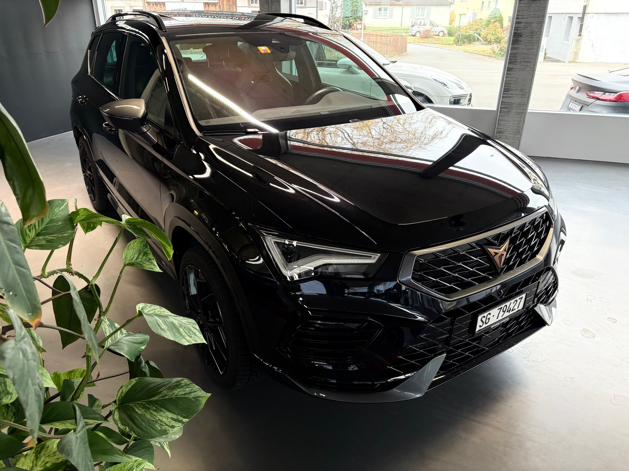 listing desktop thumbnail image 1