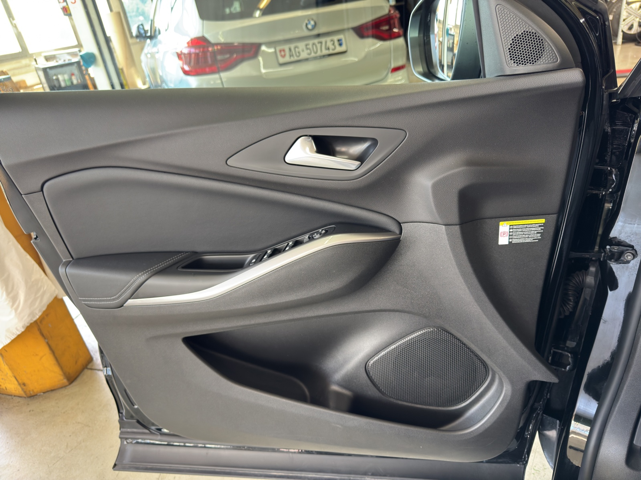 listing desktop thumbnail image 21