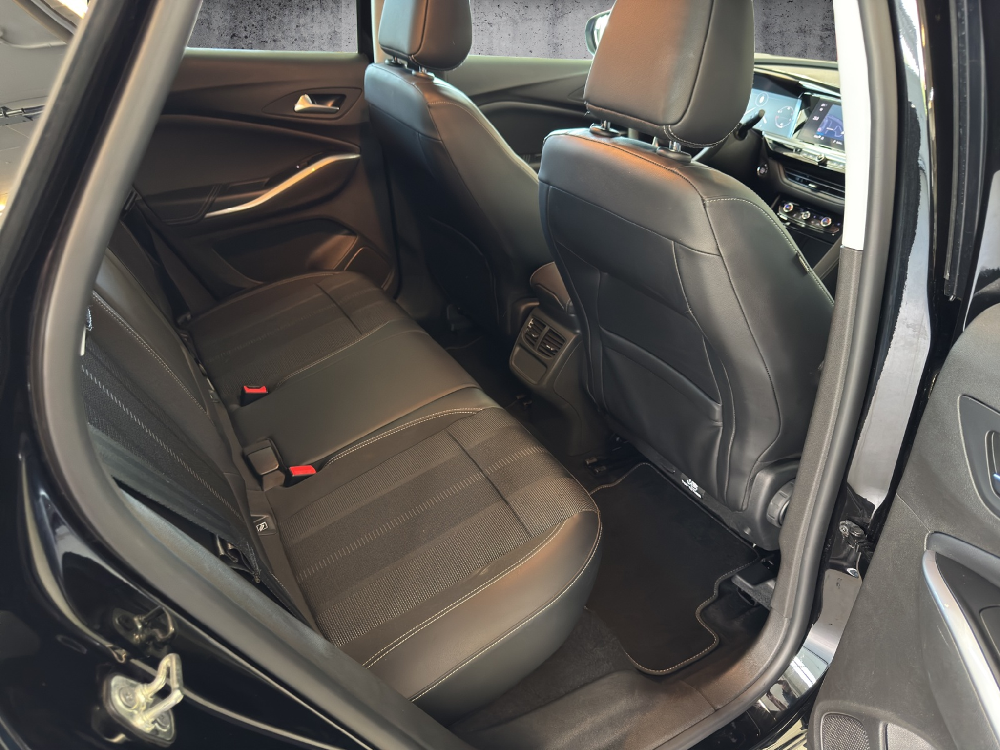 listing desktop thumbnail image 24